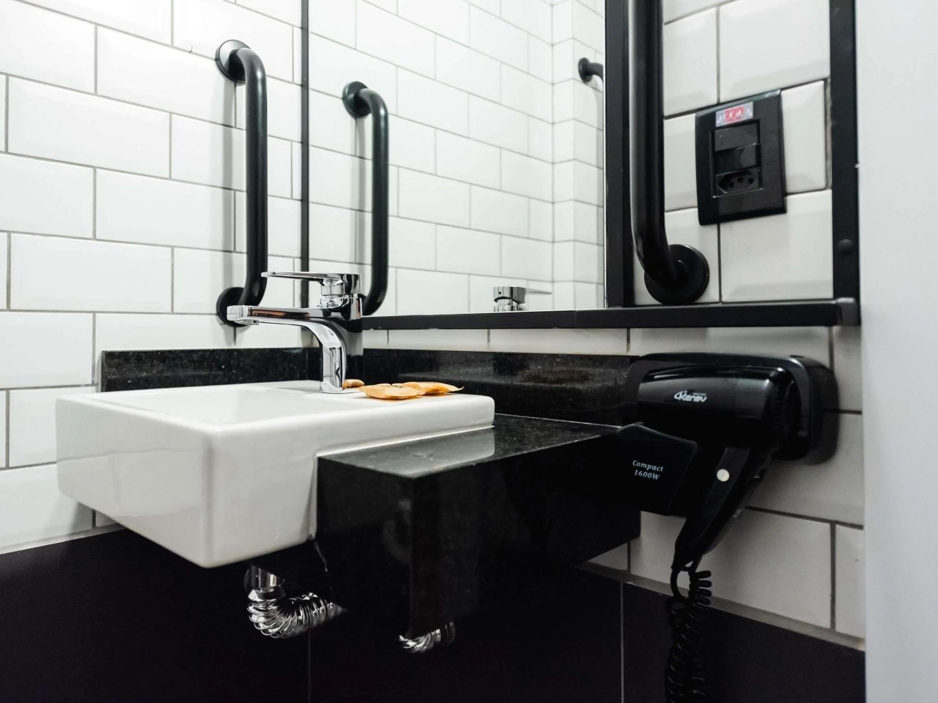 Bedroom in ibis Tubarão