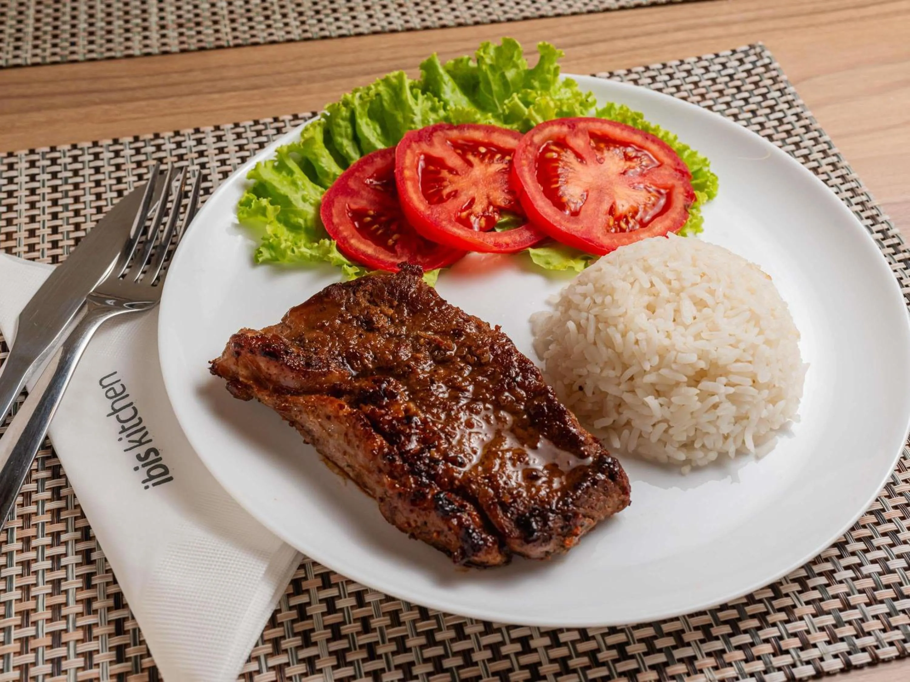 Restaurant/places to eat in ibis Tubarão