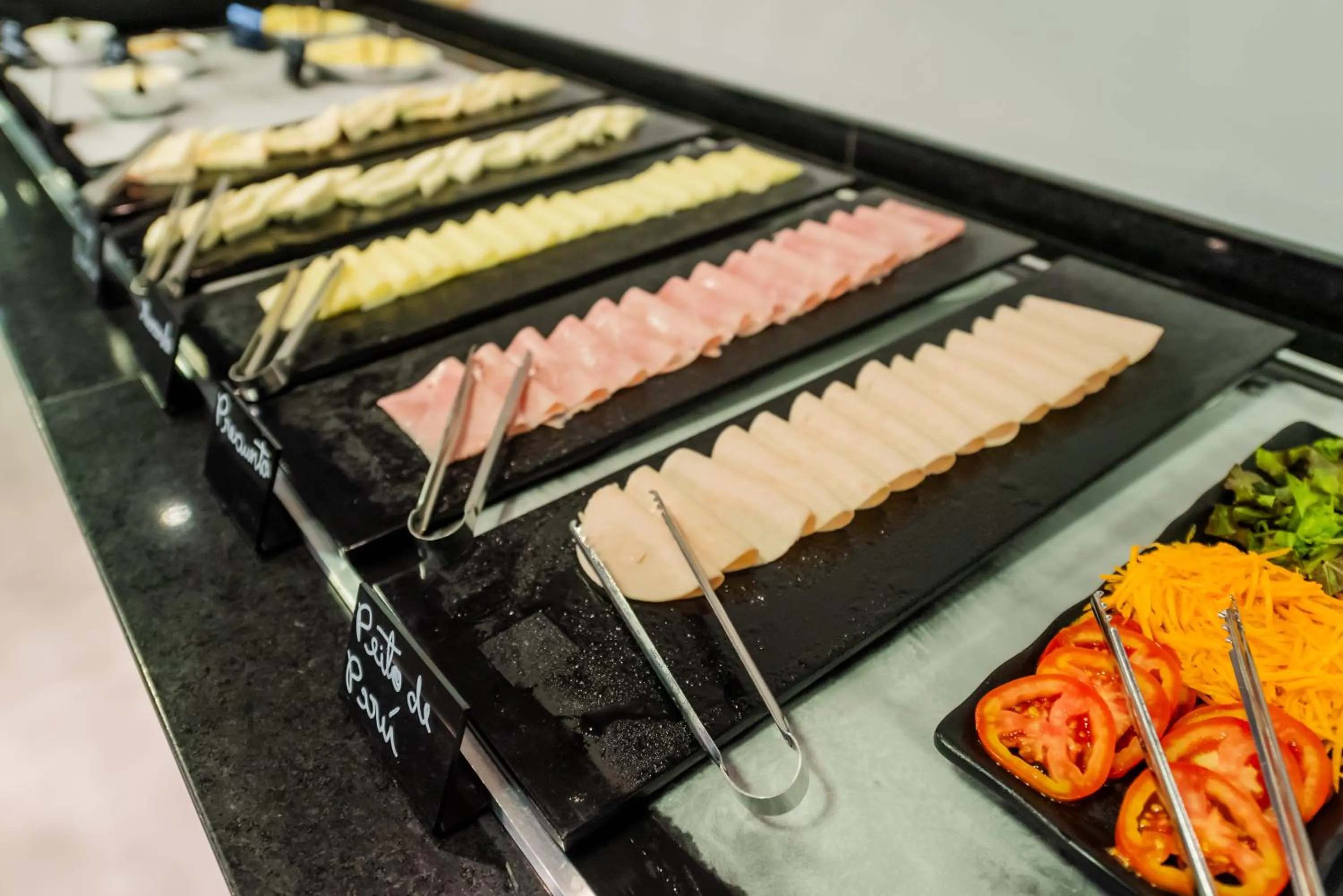 Buffet breakfast in ibis Styles Goiânia Shopping Estação