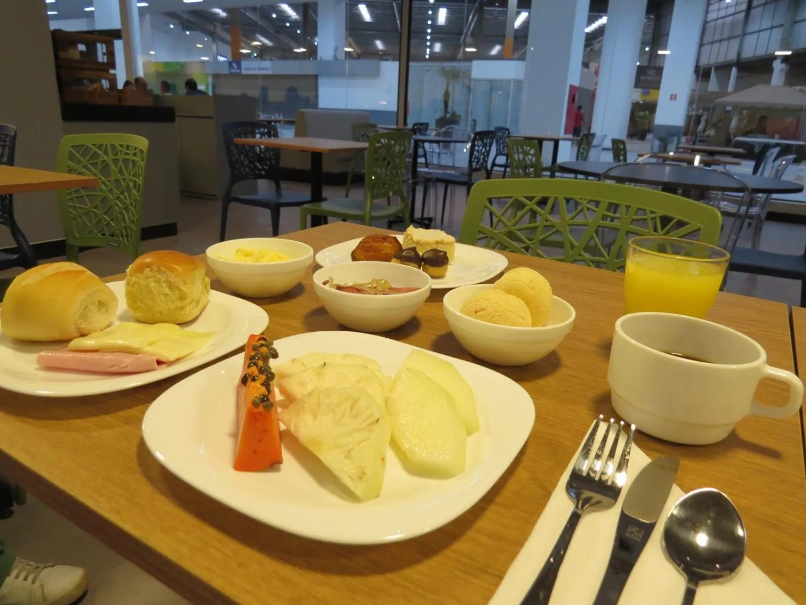Food and drinks in ibis Styles Goiânia Shopping Estação