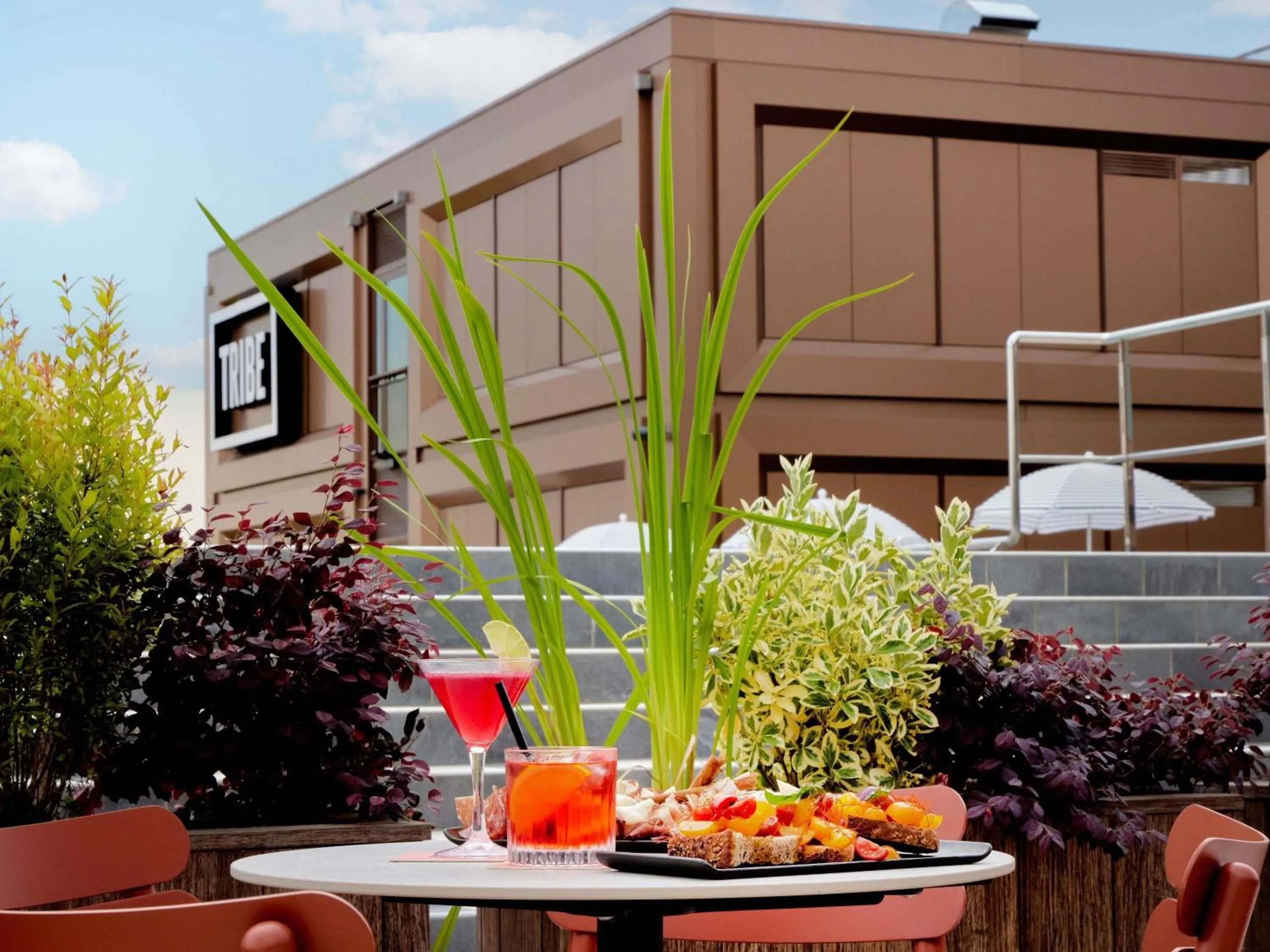 Lounge or bar in TRIBE Milano Malpensa