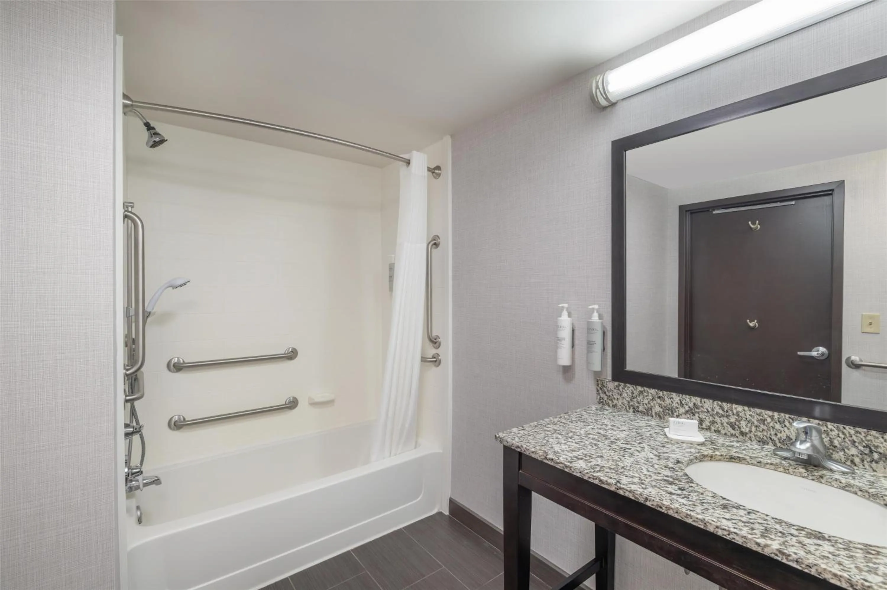 Bathroom in Hampton Inn Lewiston-Auburn