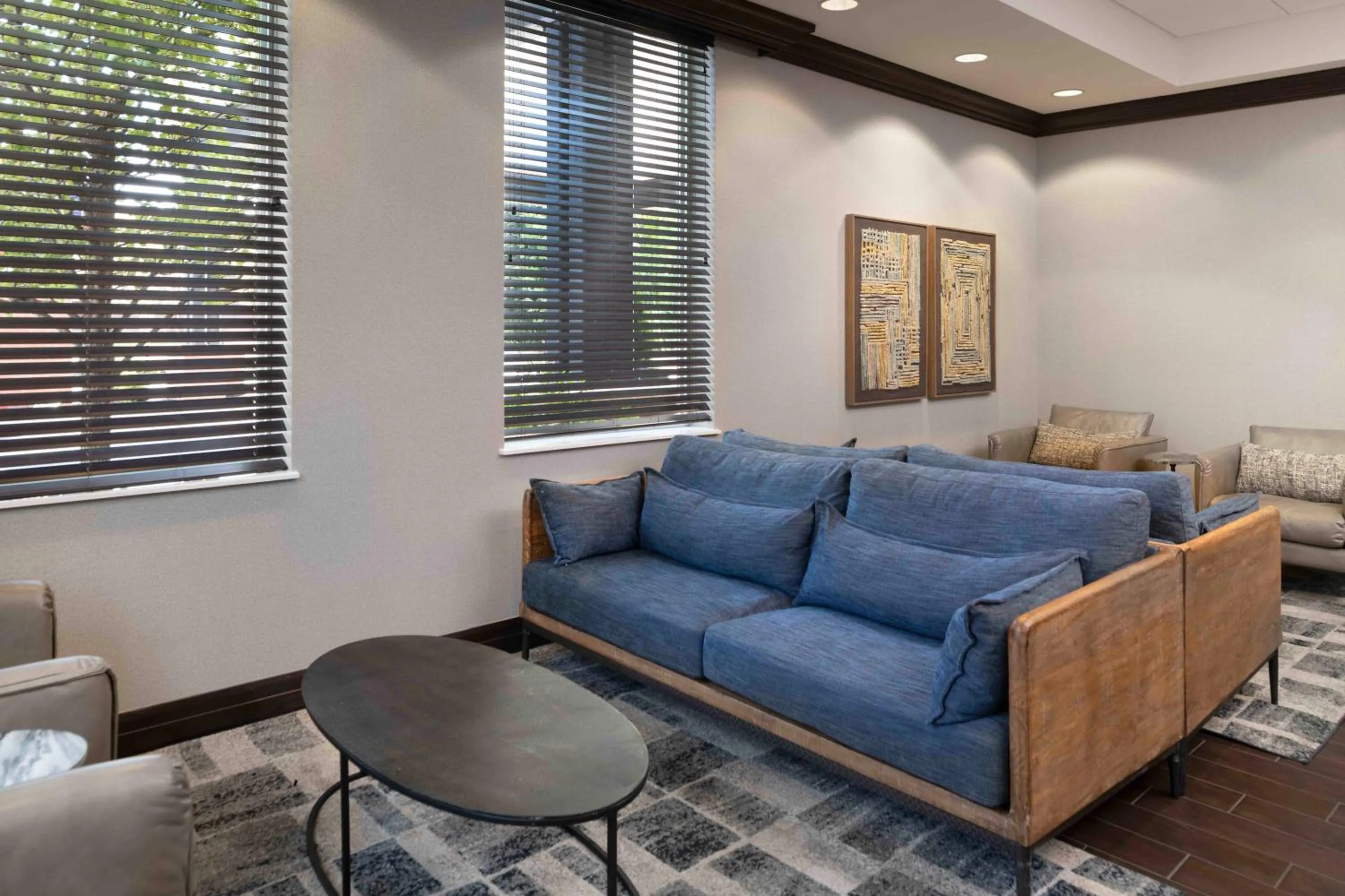 Seating area in Hampton Inn Lewiston-Auburn