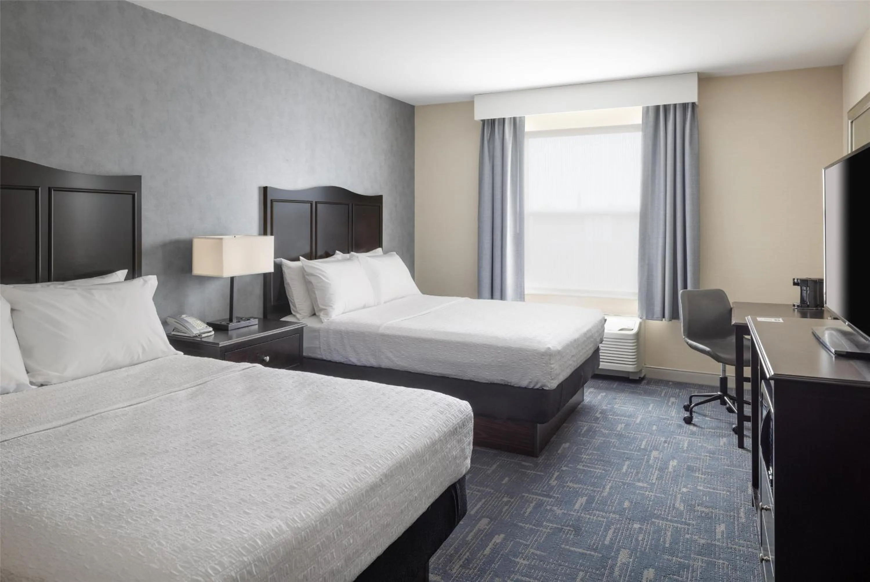 Bed in Hampton Inn Lewiston-Auburn