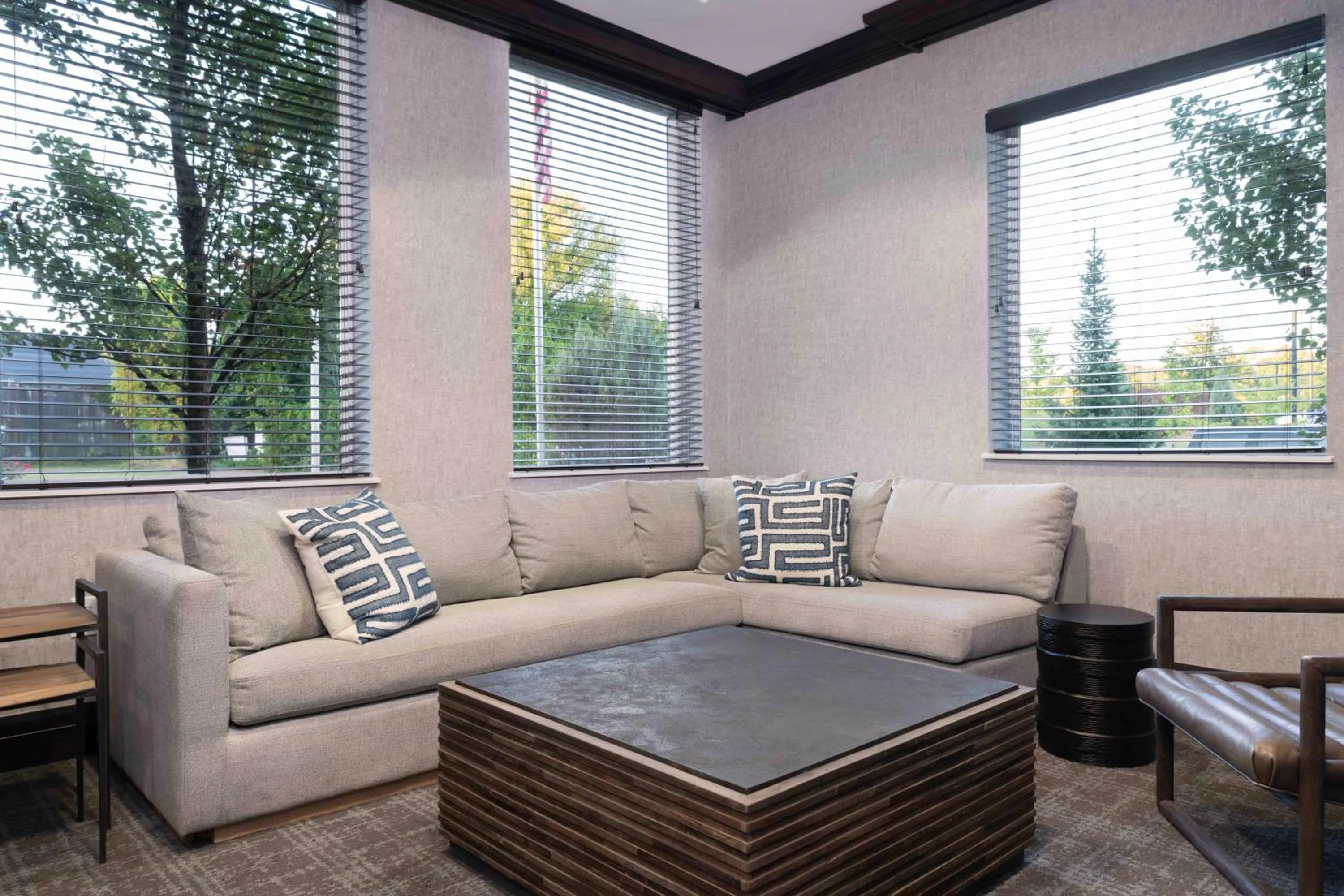 Seating area in Hampton Inn Lewiston-Auburn