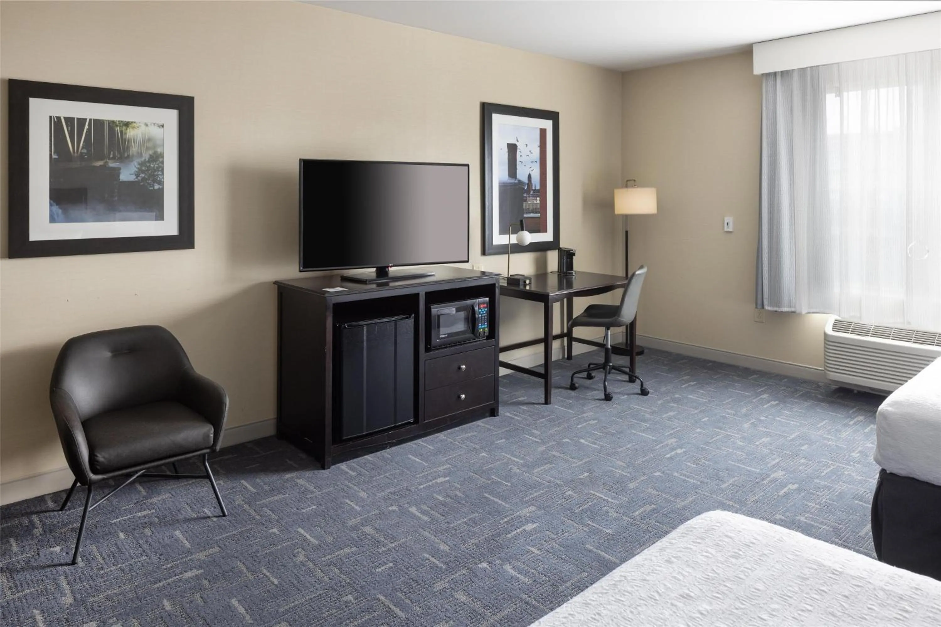 Bedroom, Bed in Hampton Inn Lewiston-Auburn