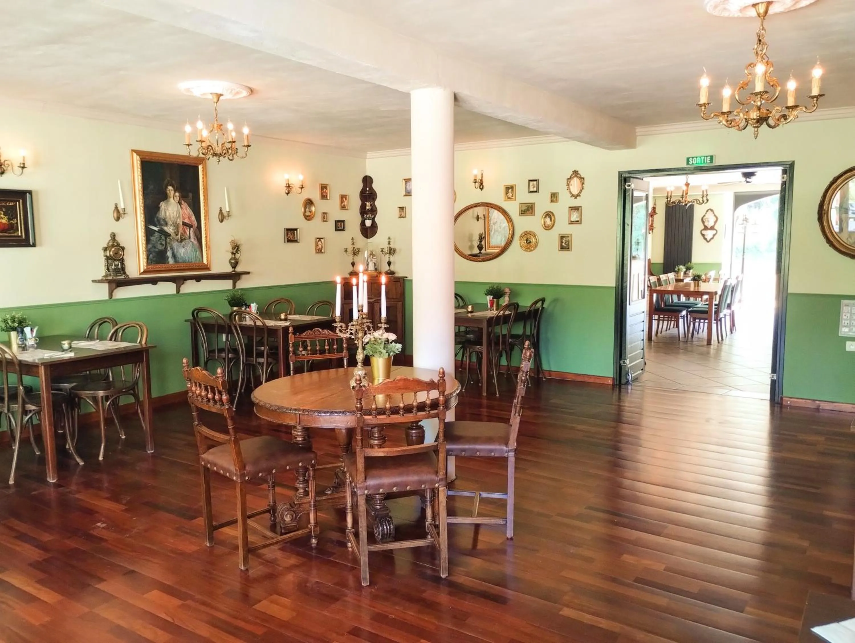 Restaurant/places to eat in Hotel Rêve de la Vallée