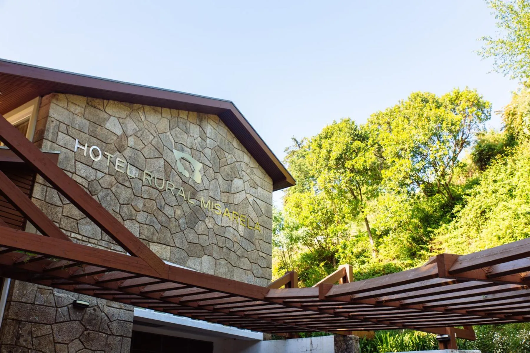 Facade/entrance in Hotel Rural Misarela