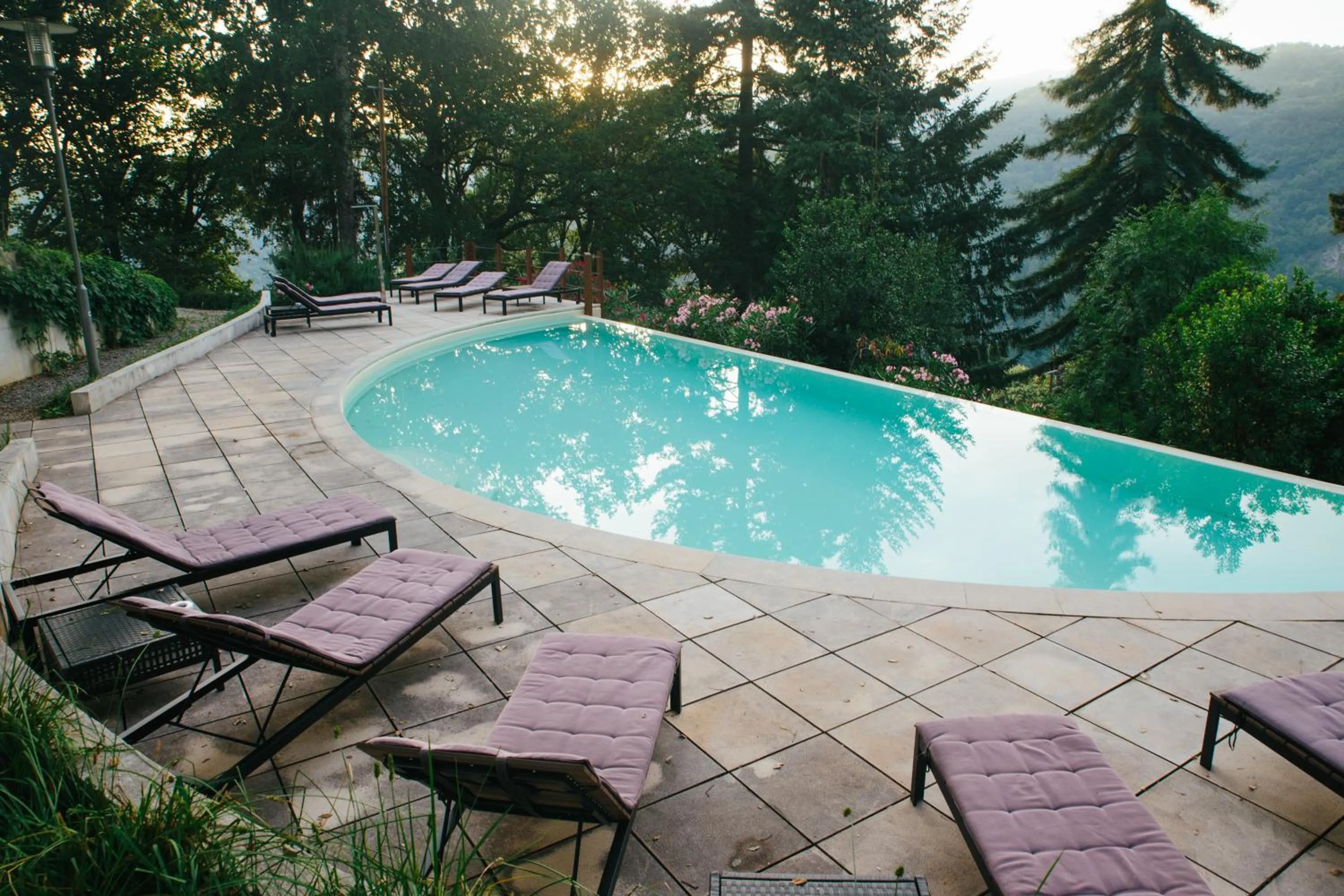Swimming pool in Hotel Rural Misarela