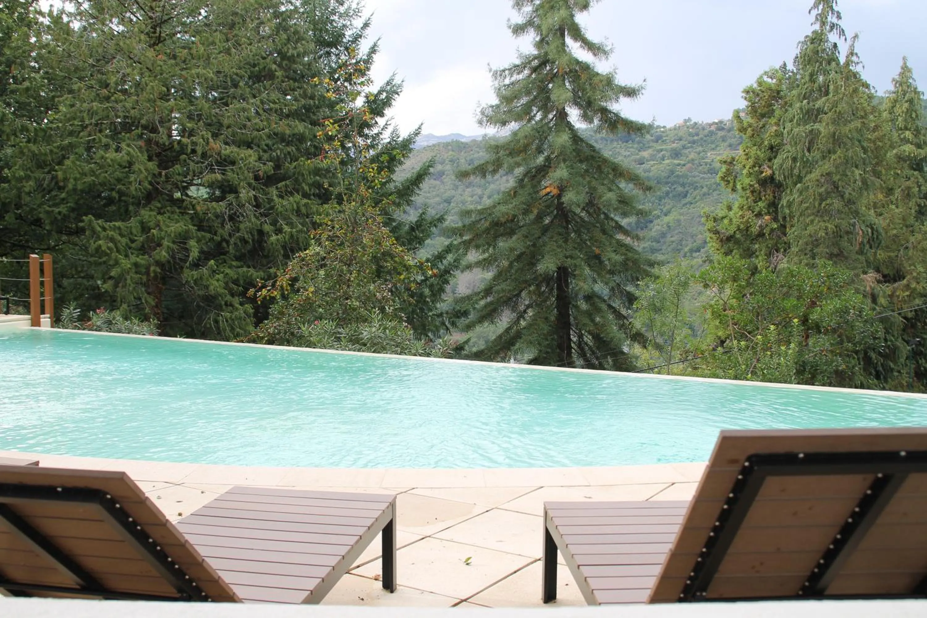 Swimming pool in Hotel Rural Misarela