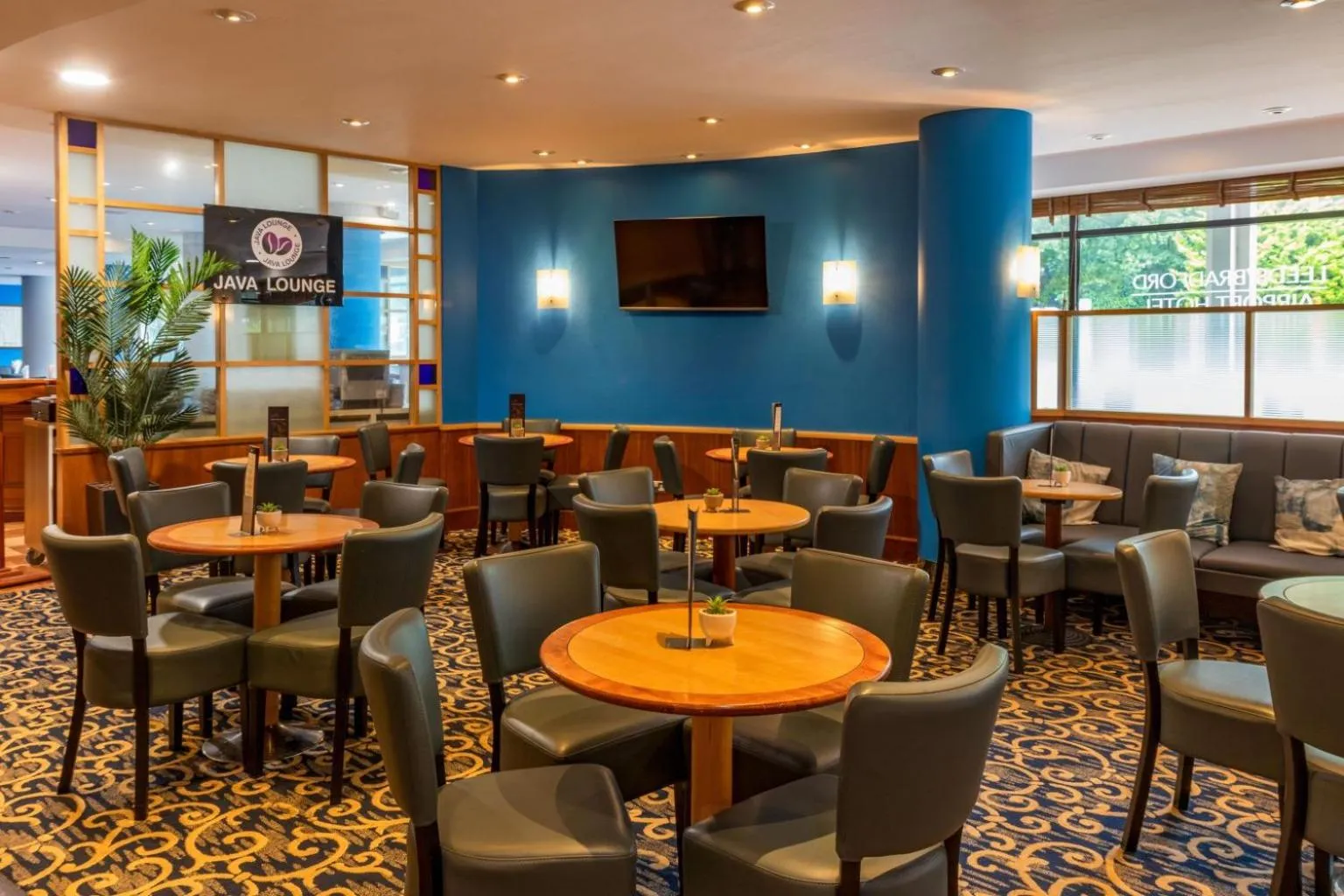 Lounge or bar in Britannia Leeds Bradford Airport