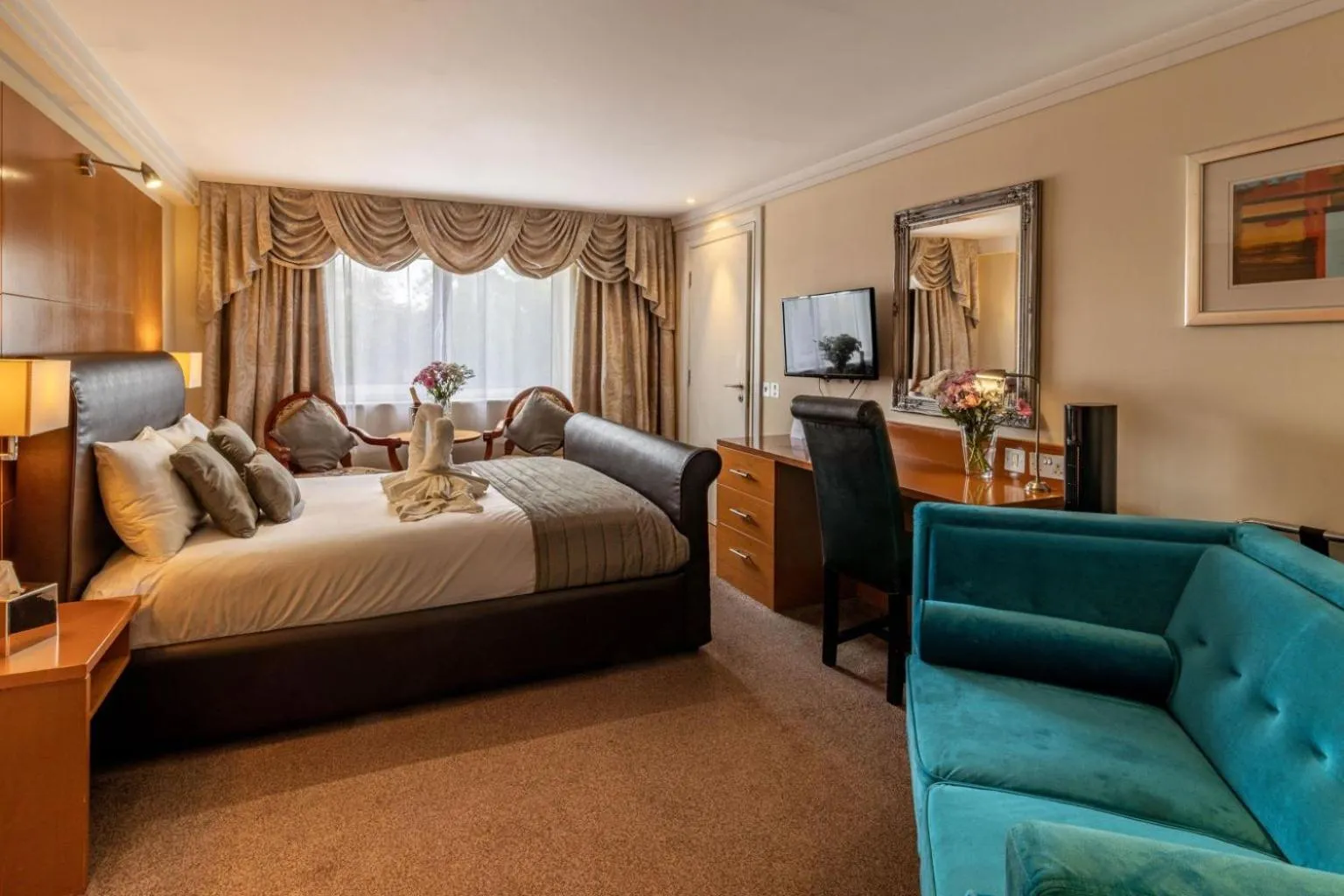 Bedroom, Bed in Britannia Leeds Bradford Airport