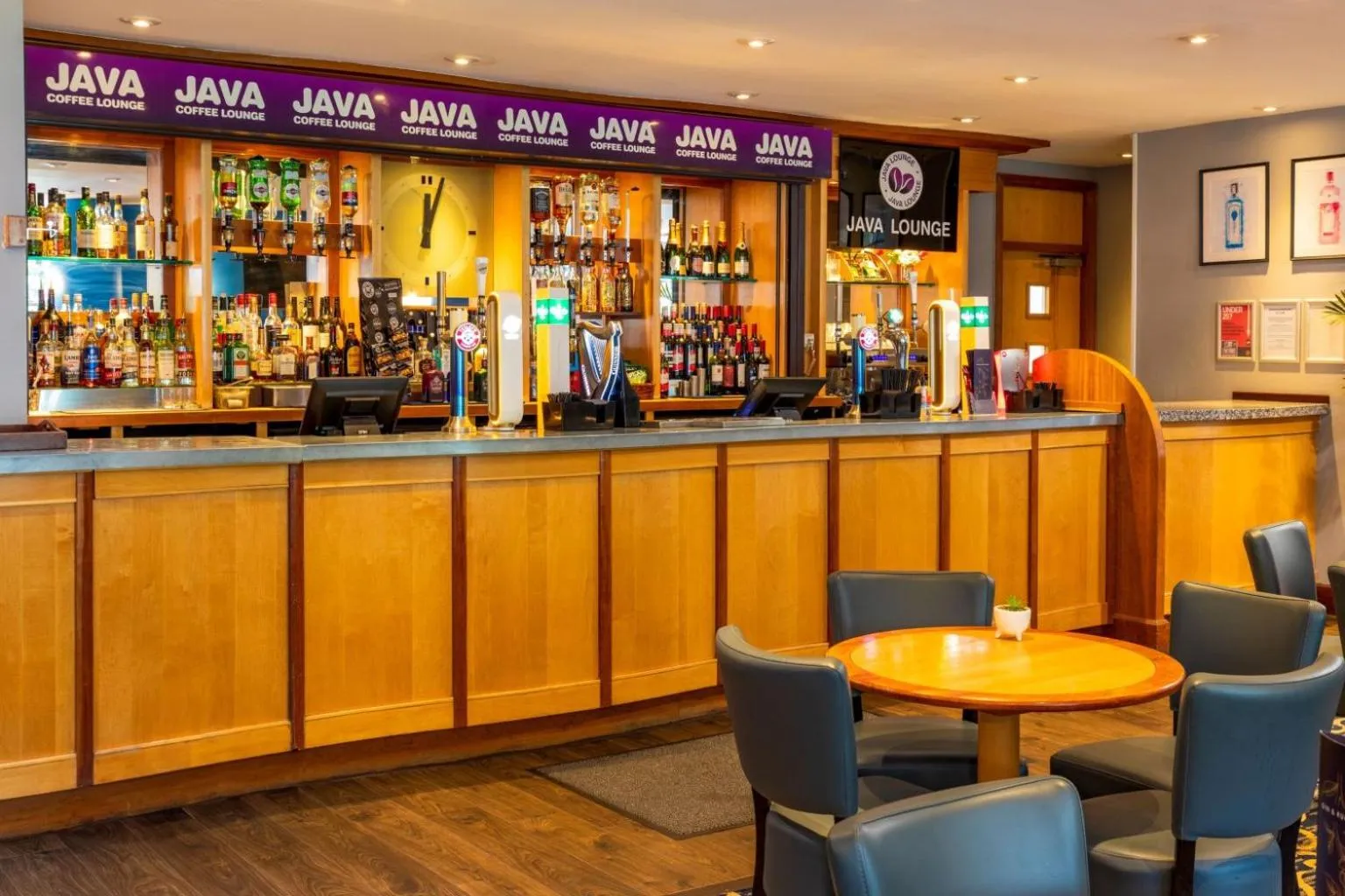 Lounge or bar in Britannia Leeds Bradford Airport