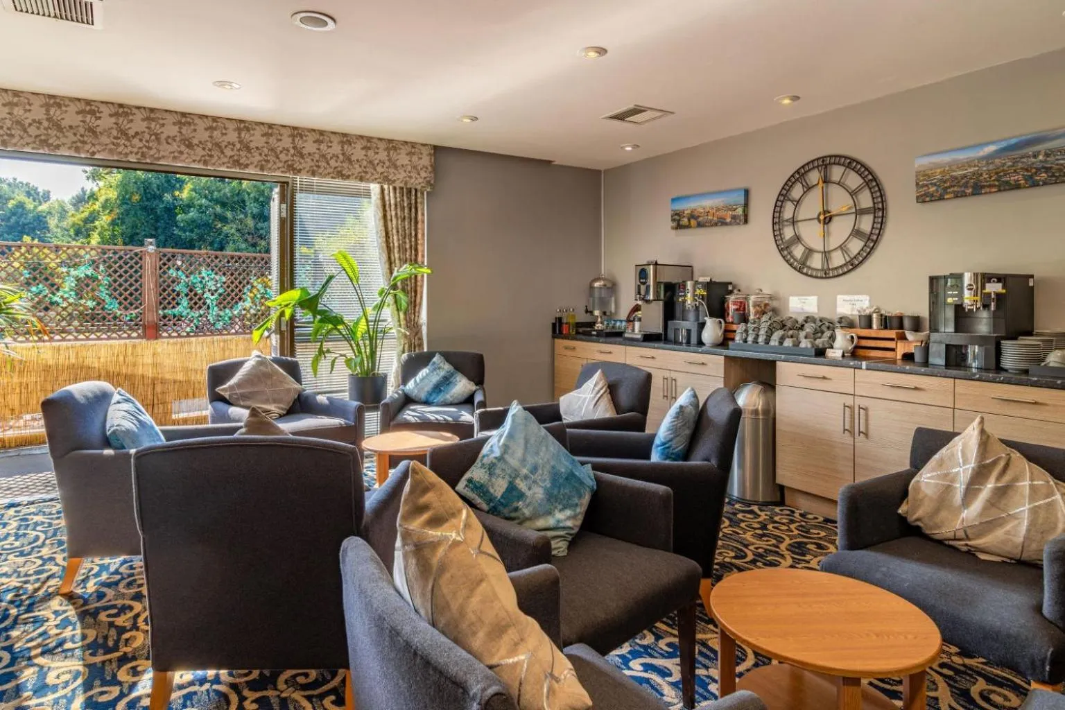 Lounge or bar in Britannia Leeds Bradford Airport