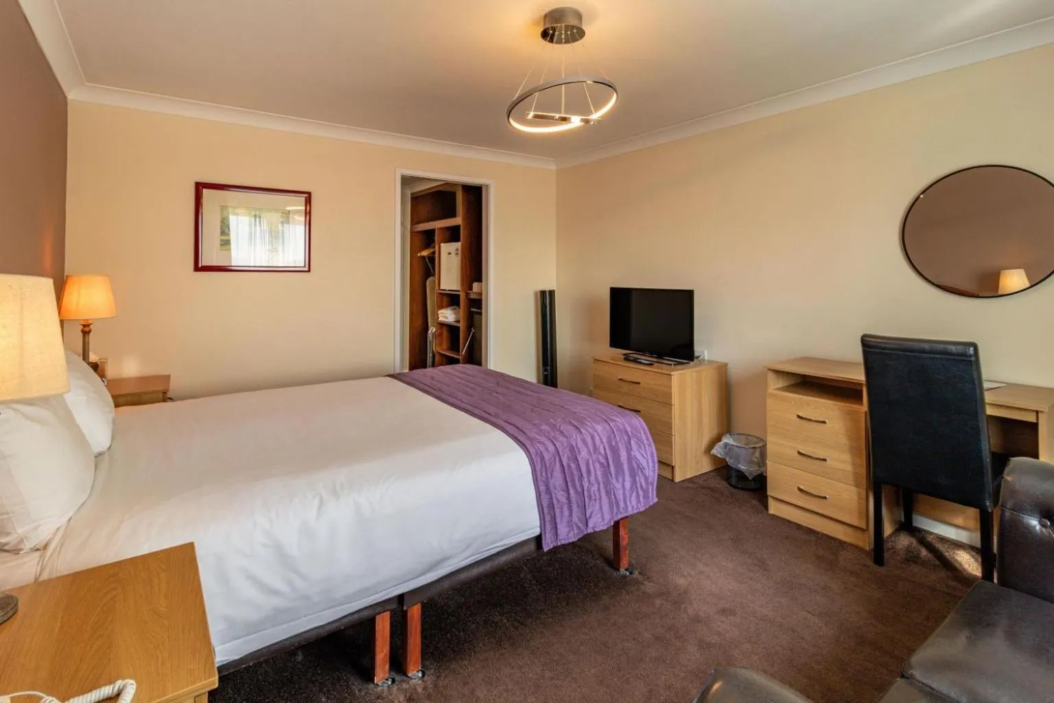 Bedroom, Bed in Britannia Leeds Bradford Airport