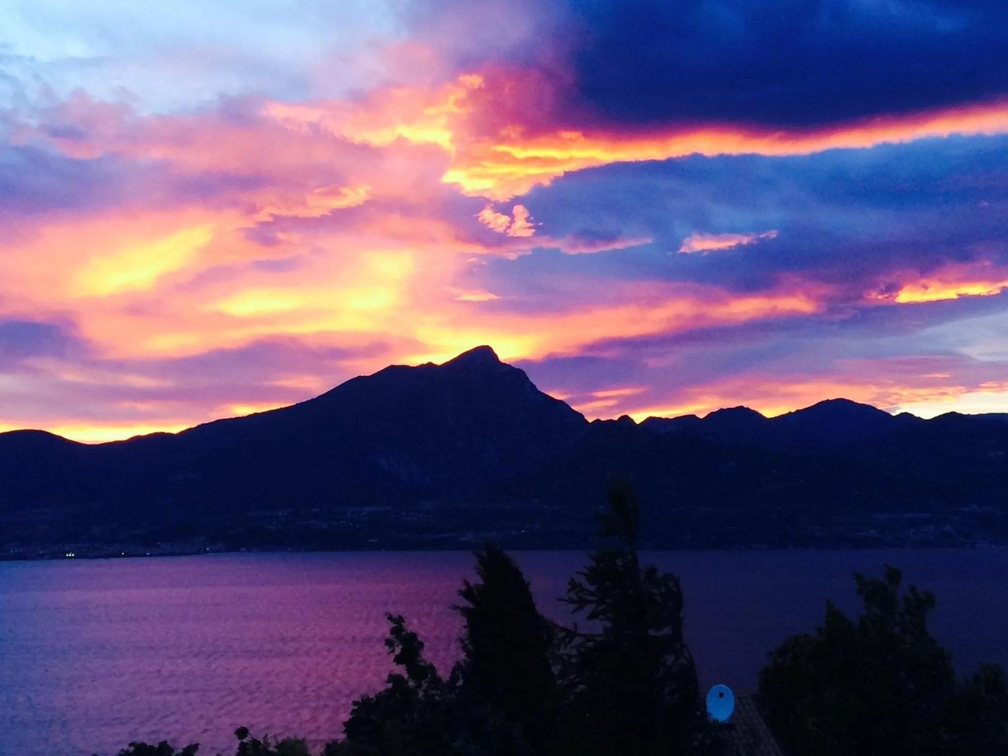 Sunset in Bed and Breakfast Due Leoni