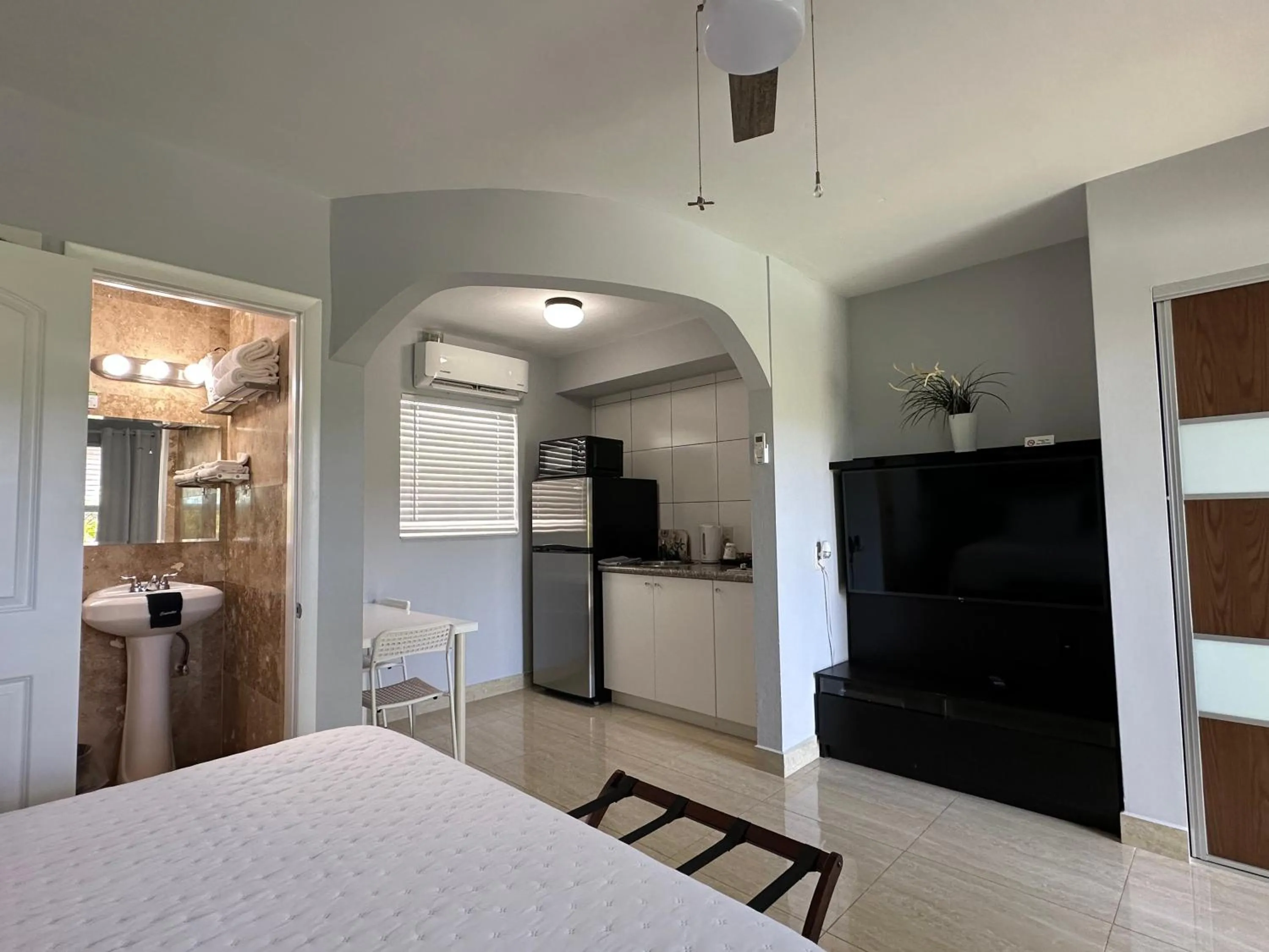 View (from property/room), Bed in White Horse Motel