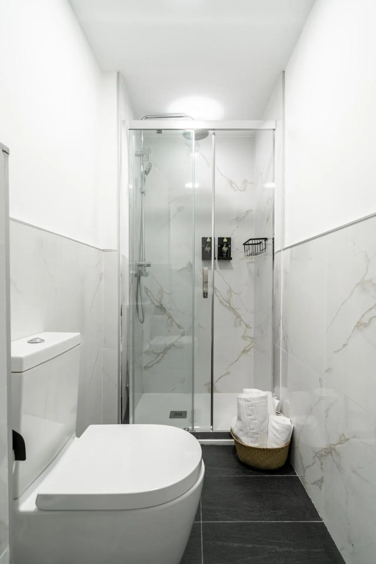 Shower in Limehome Porto Rua de Dom Manuel II