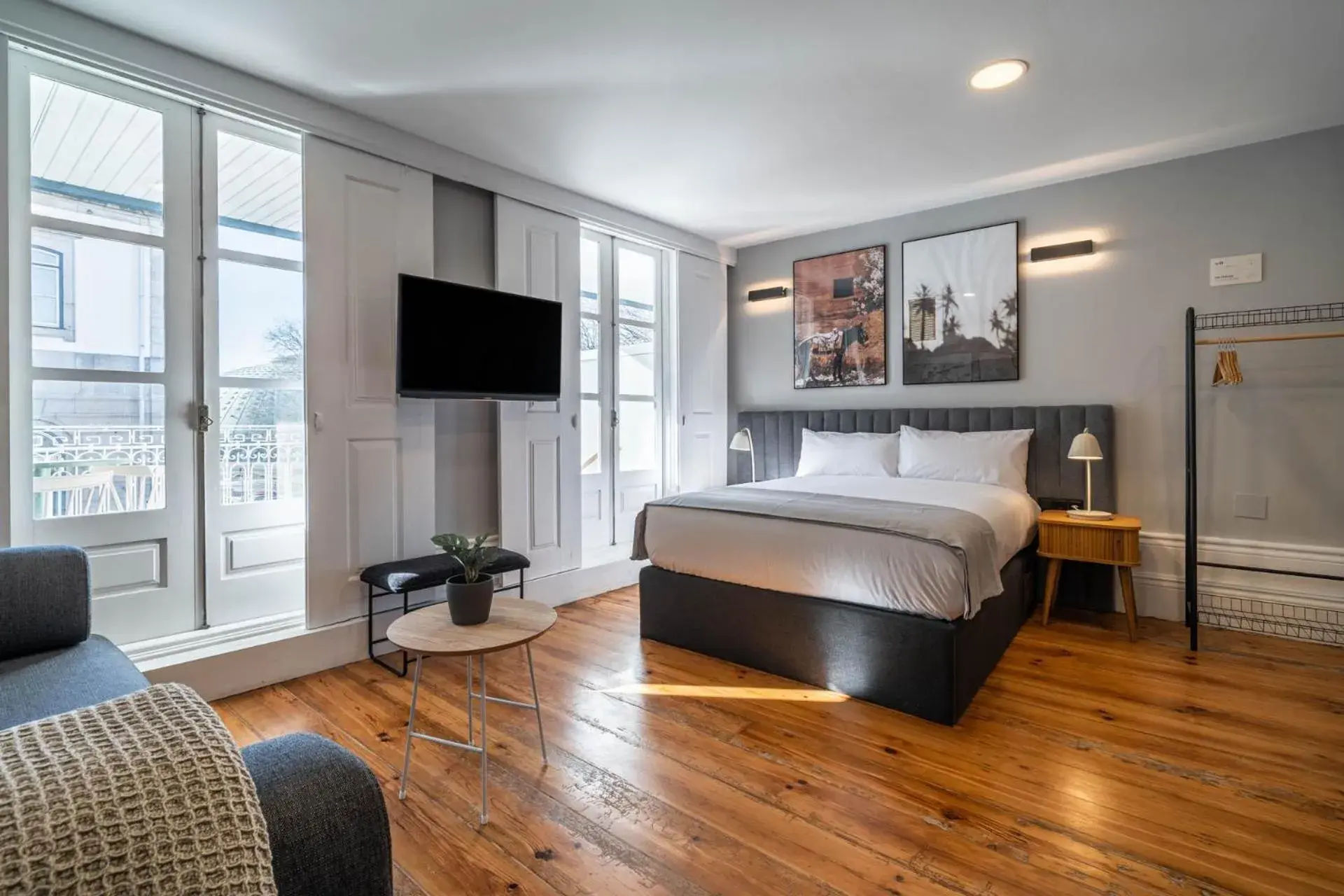 Studio with terrace and sofa bed in Limehome Porto Rua de Dom Manuel II Studio with terrace and sofa bed in Limehome Porto Rua de Dom Manuel II