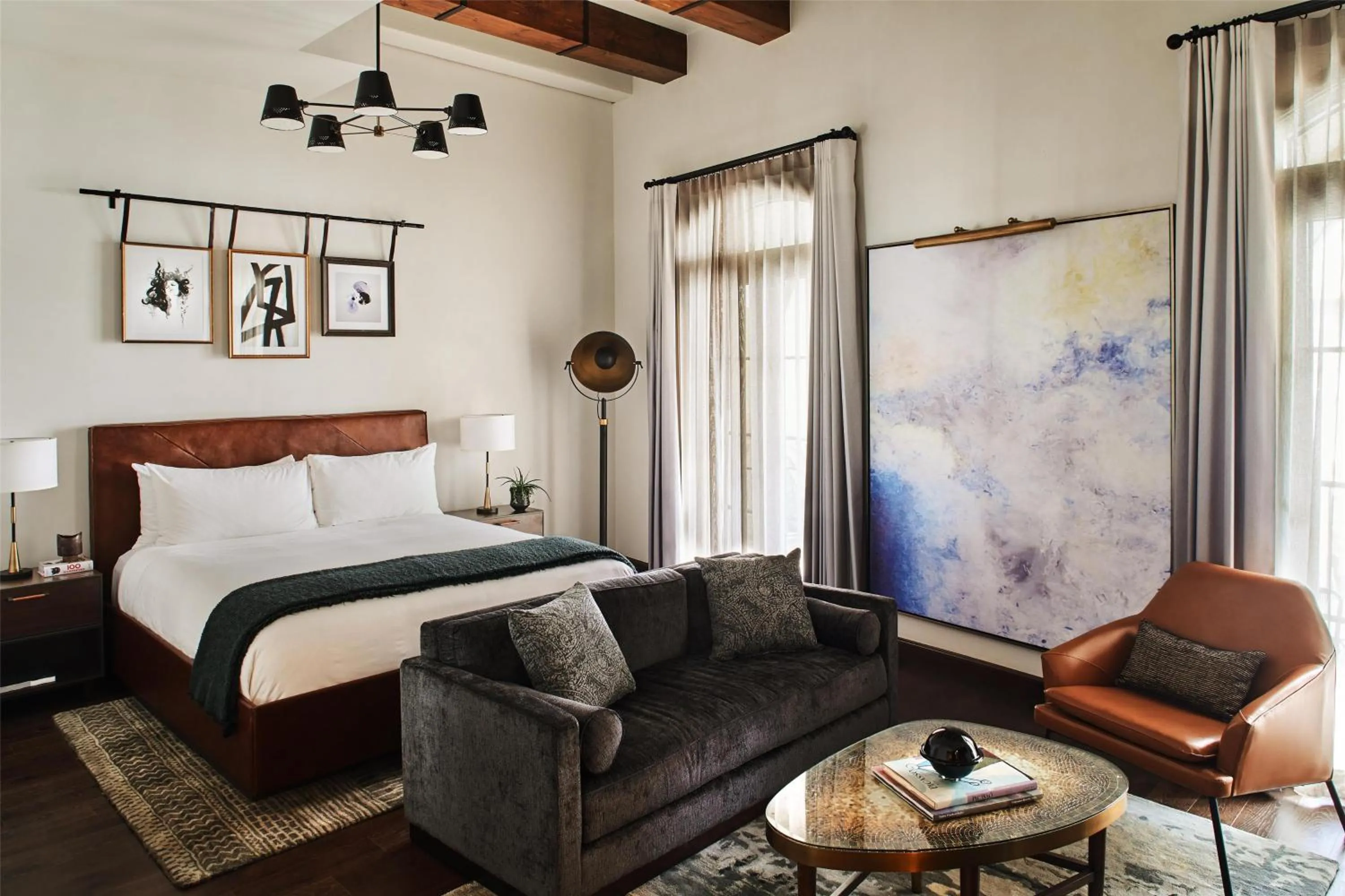 Photo of the whole room, Bed in Hotel Figueroa, Unbound Collection by Hyatt