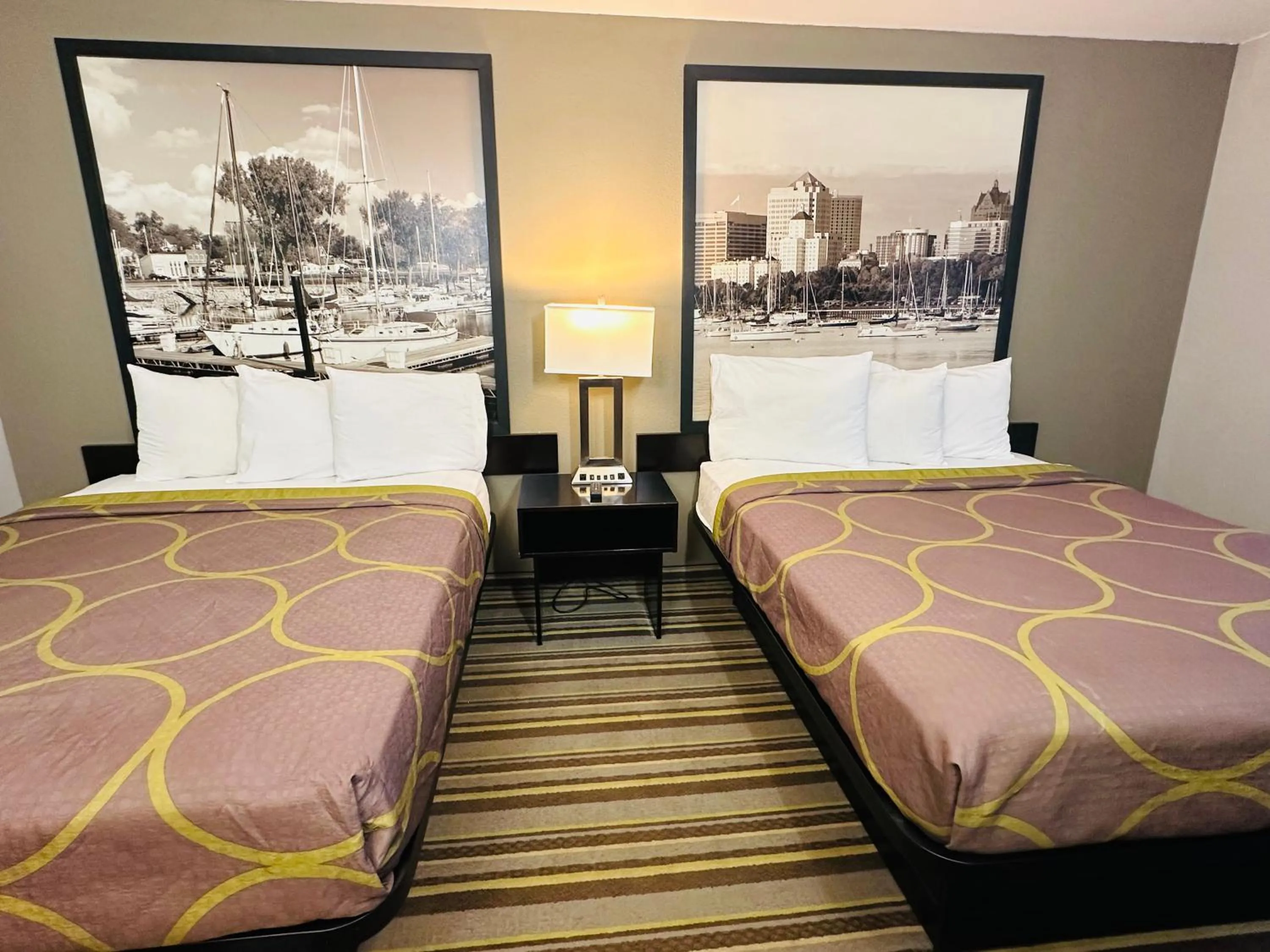 Bed in Delavan Inn and Suites