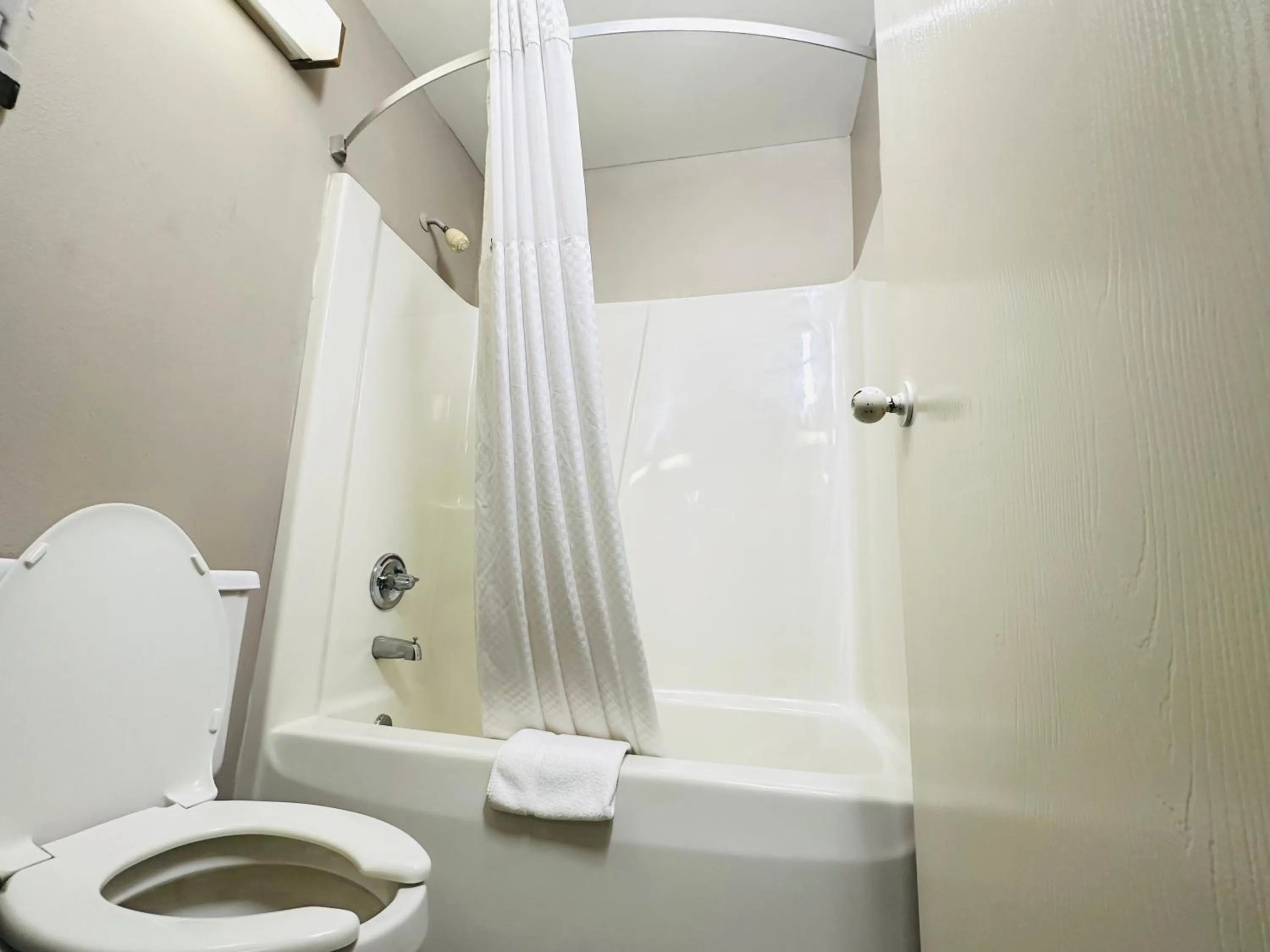 Delavan Inn and Suites