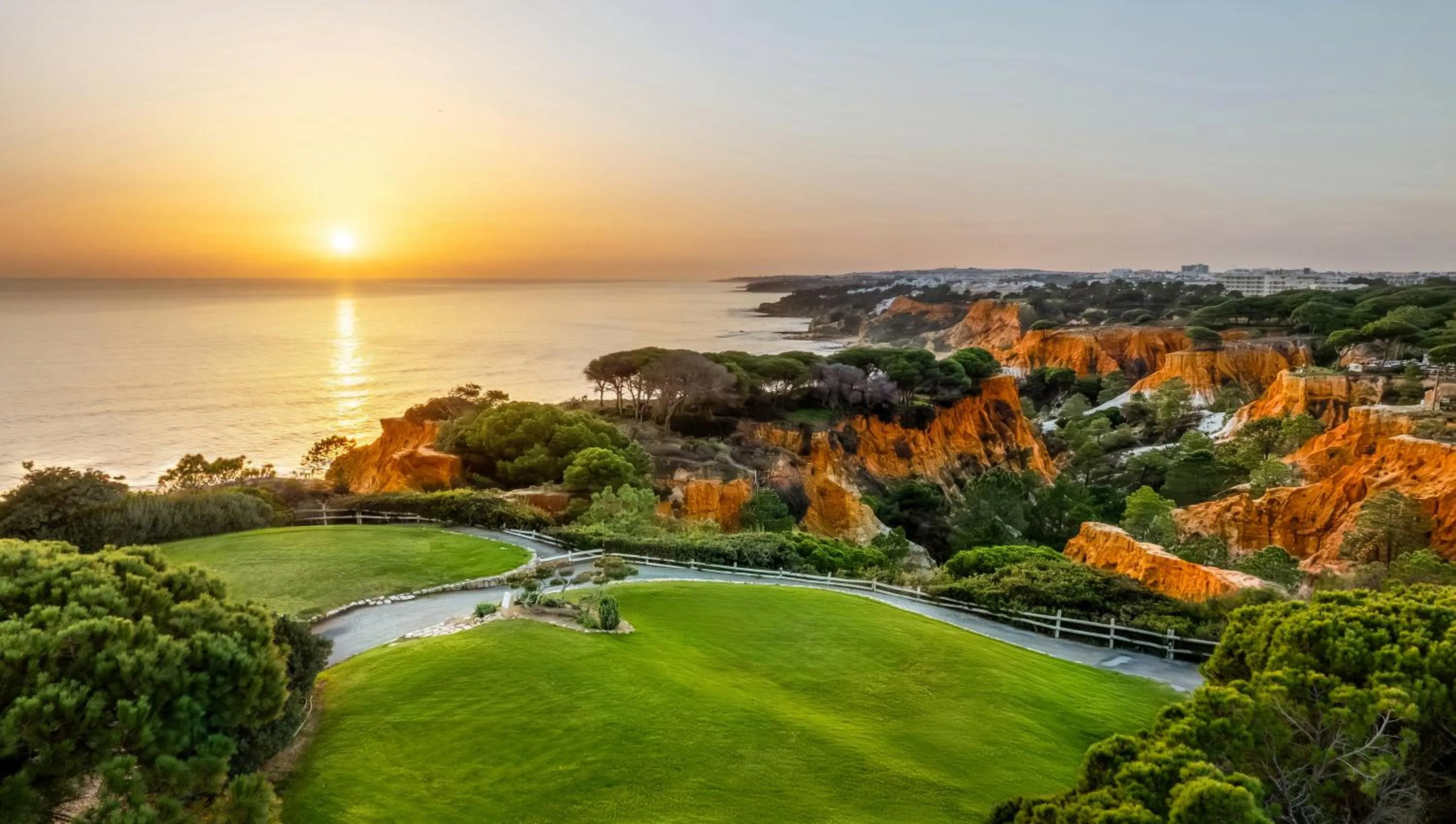 Golfcourse in Pine Cliffs Suites