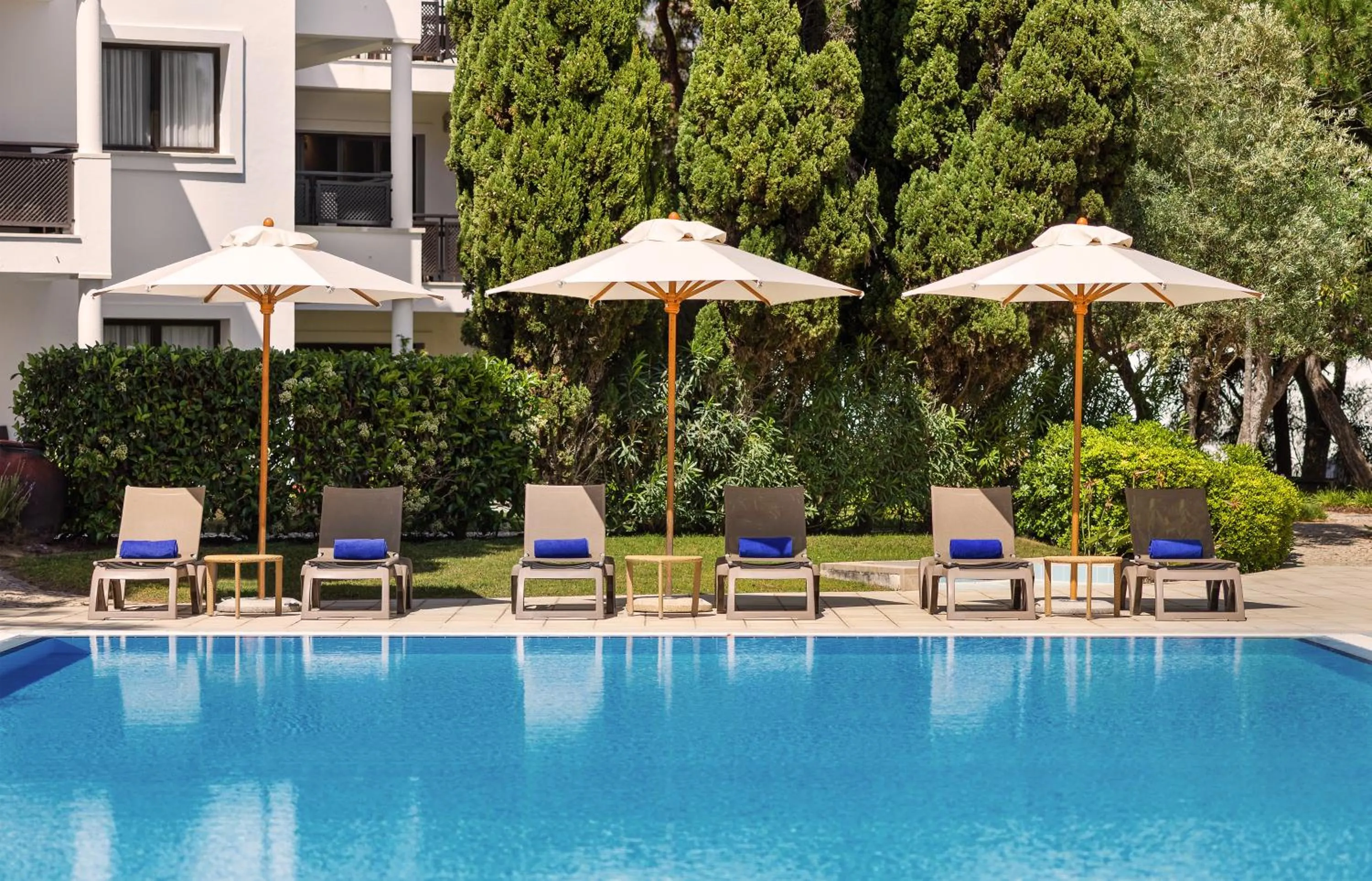 Swimming pool in Pine Cliffs Suites