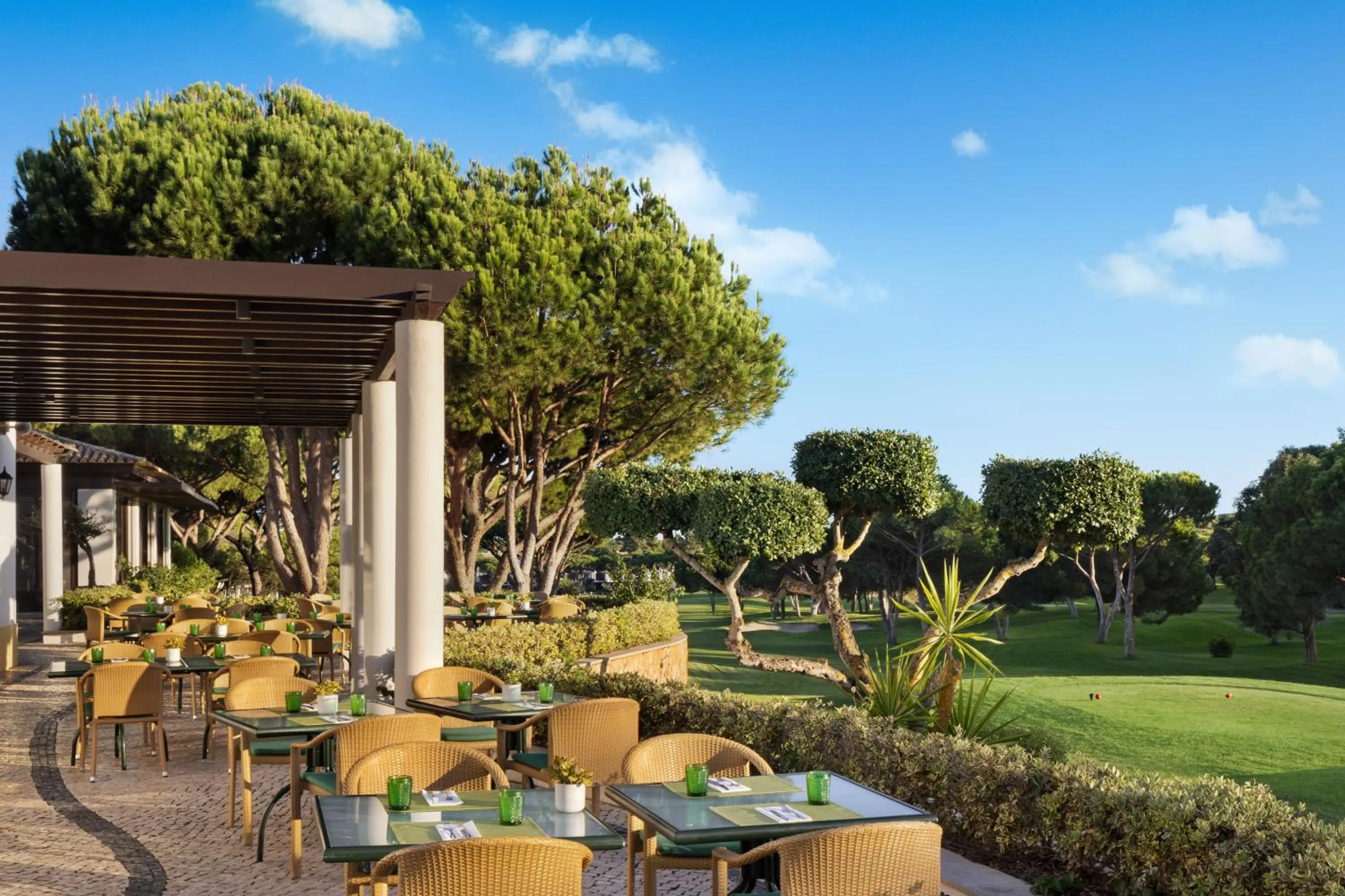 Restaurant/places to eat in Pine Cliffs Suites