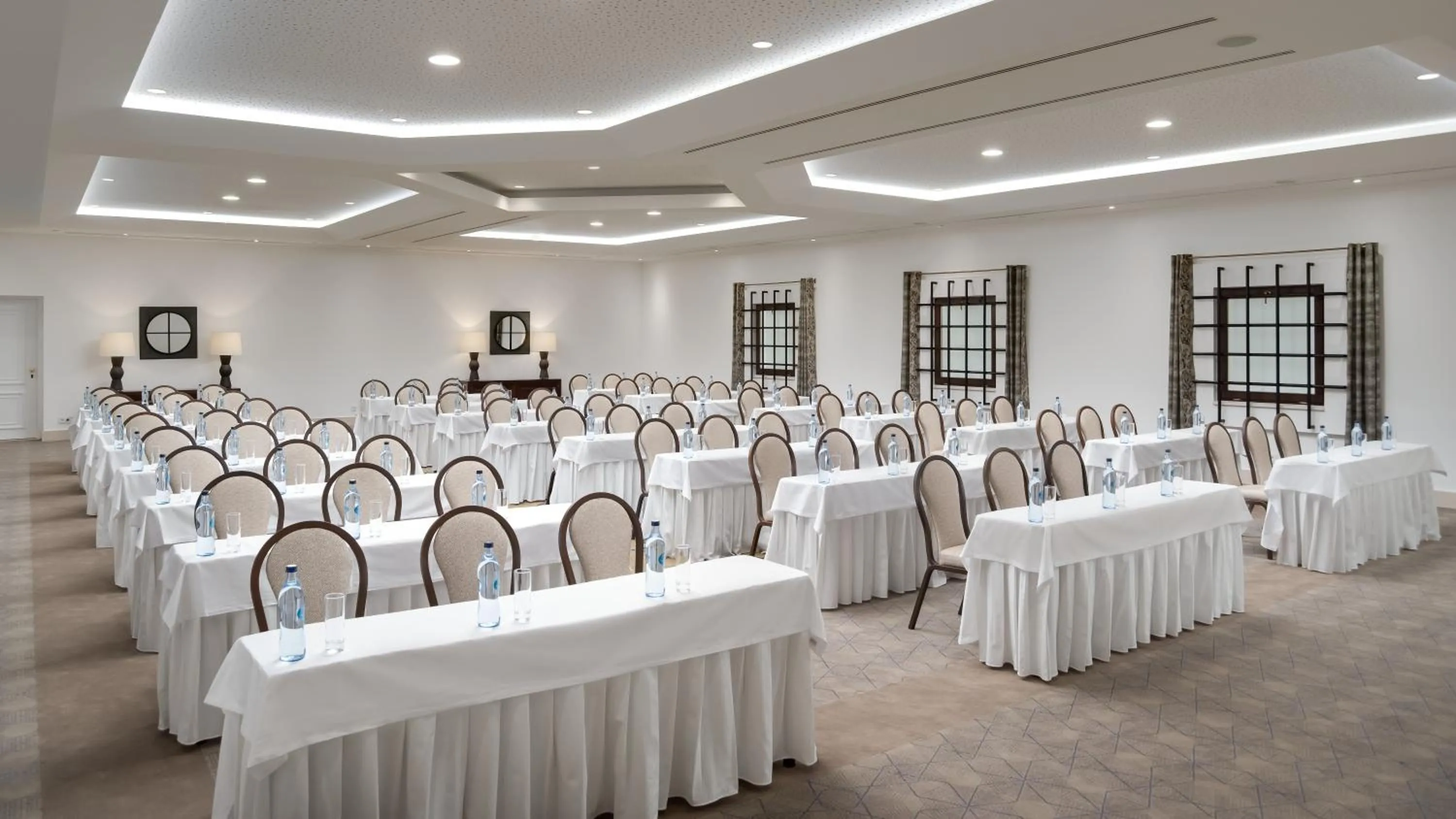 Meeting/conference room in Pine Cliffs Suites