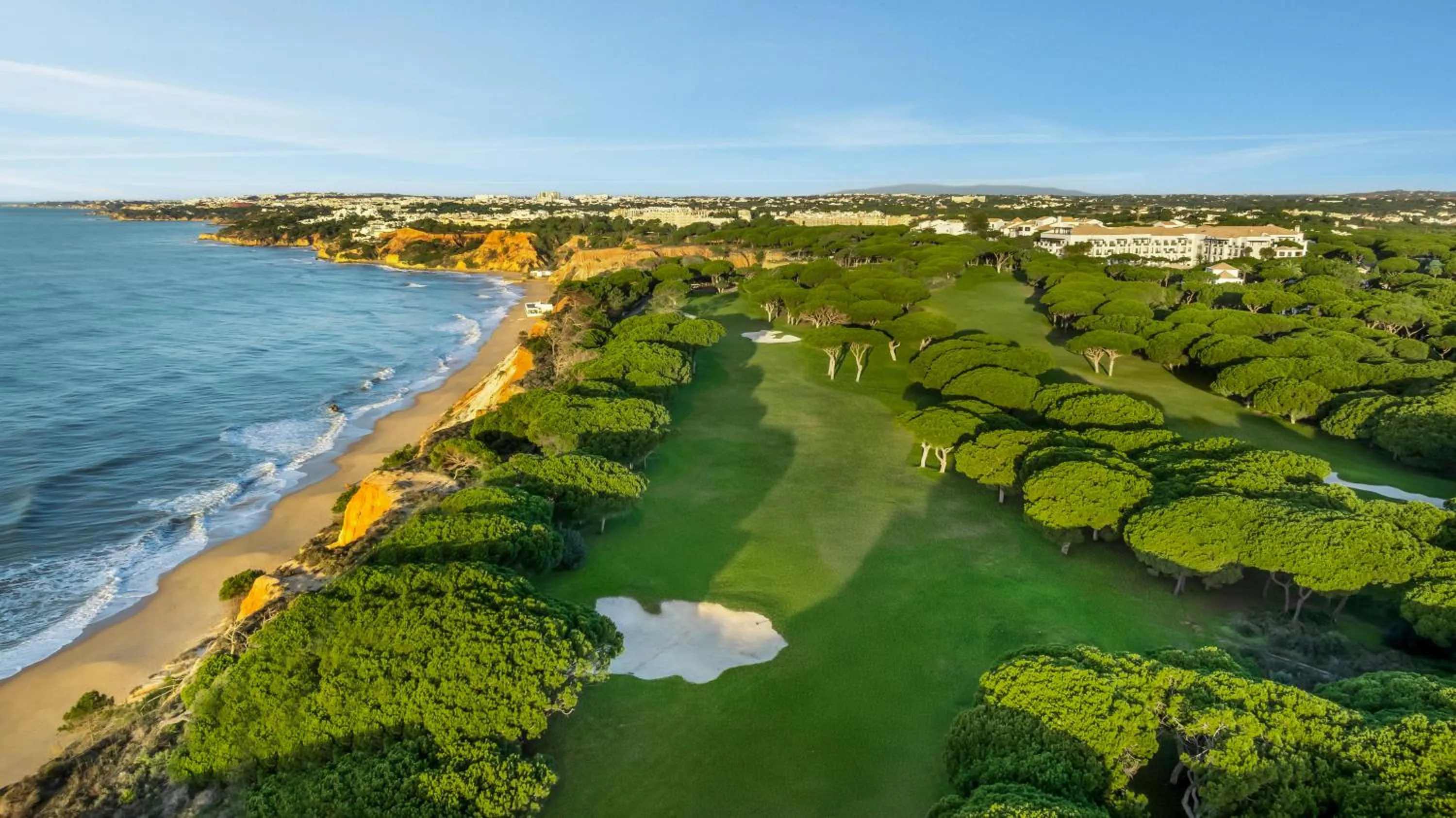 Golfcourse in Pine Cliffs Suites