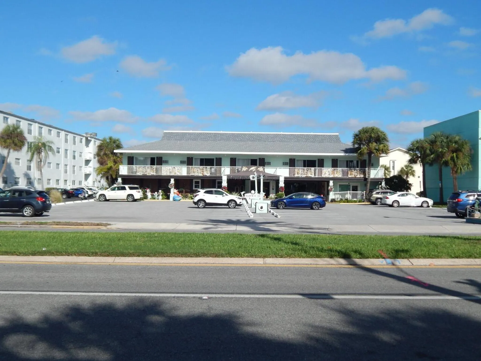 Parking in Island House Resort Hotel