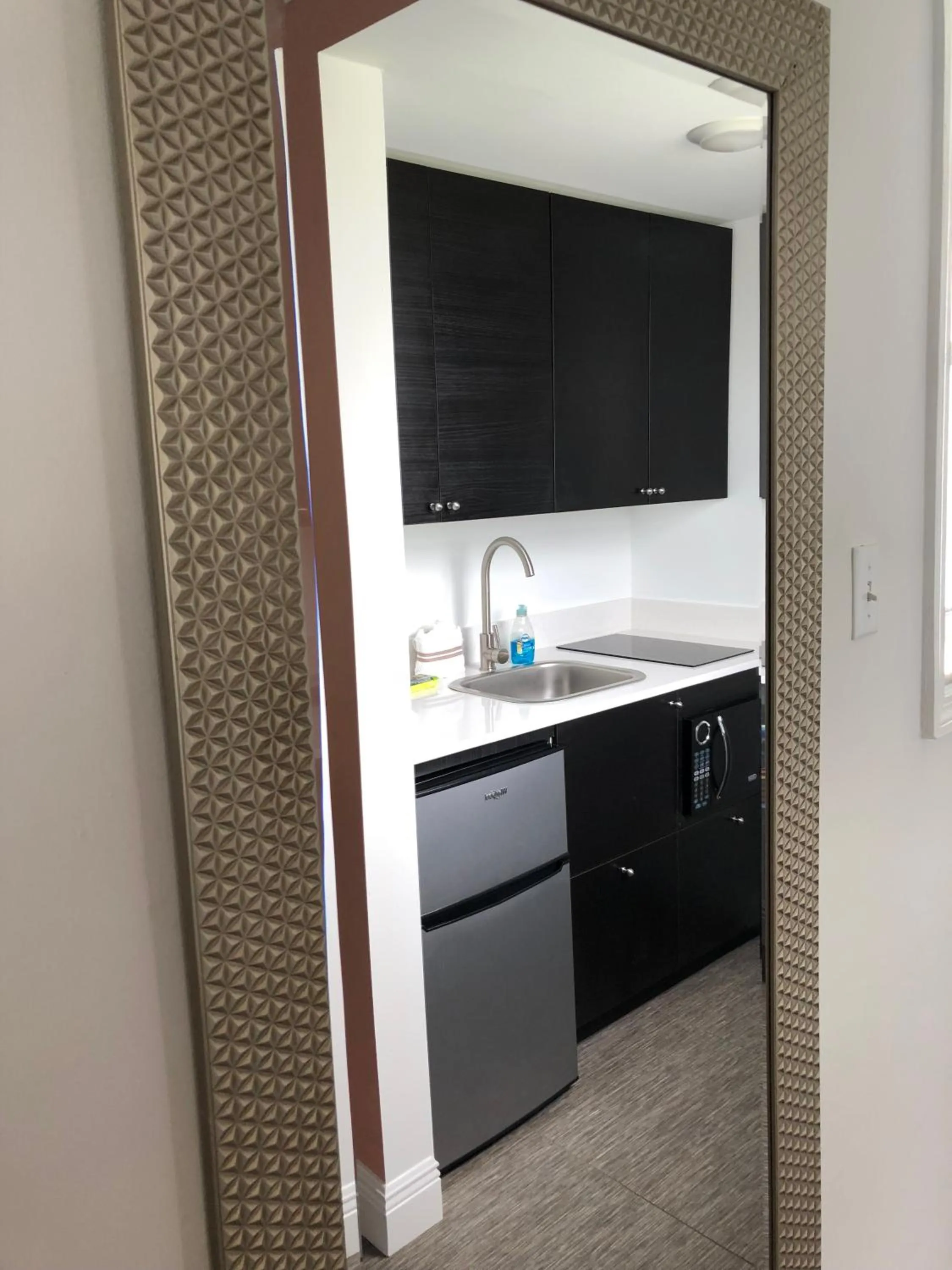 Kitchen or kitchenette in Island House Resort Hotel