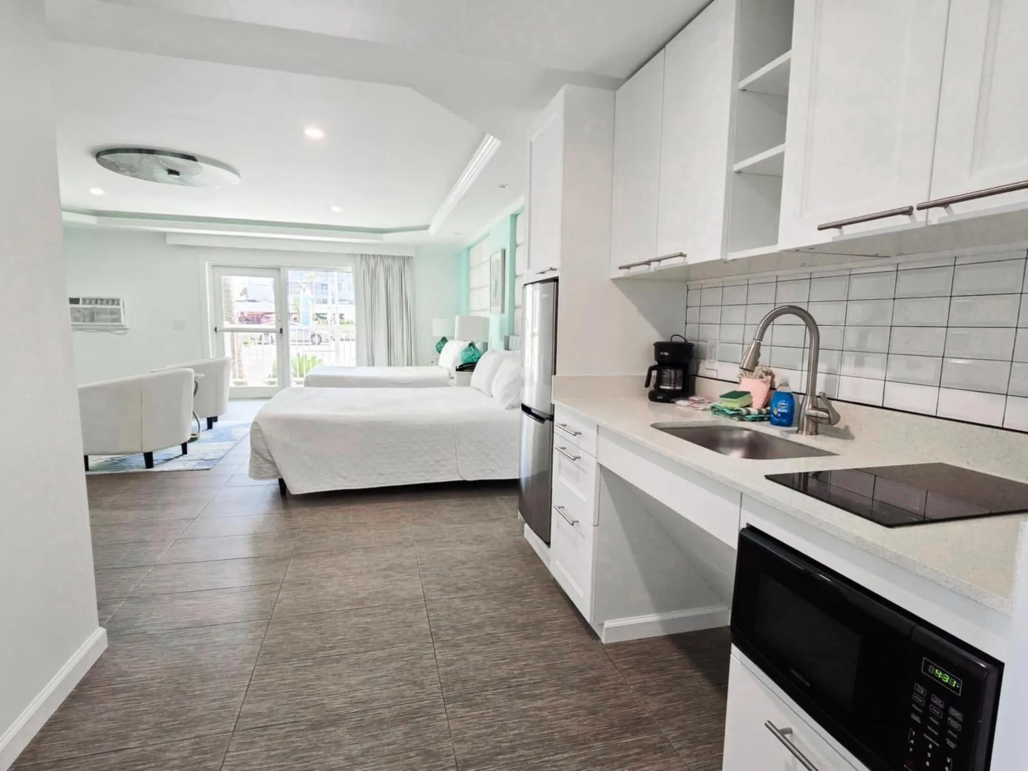 Bed in Island House Resort Hotel