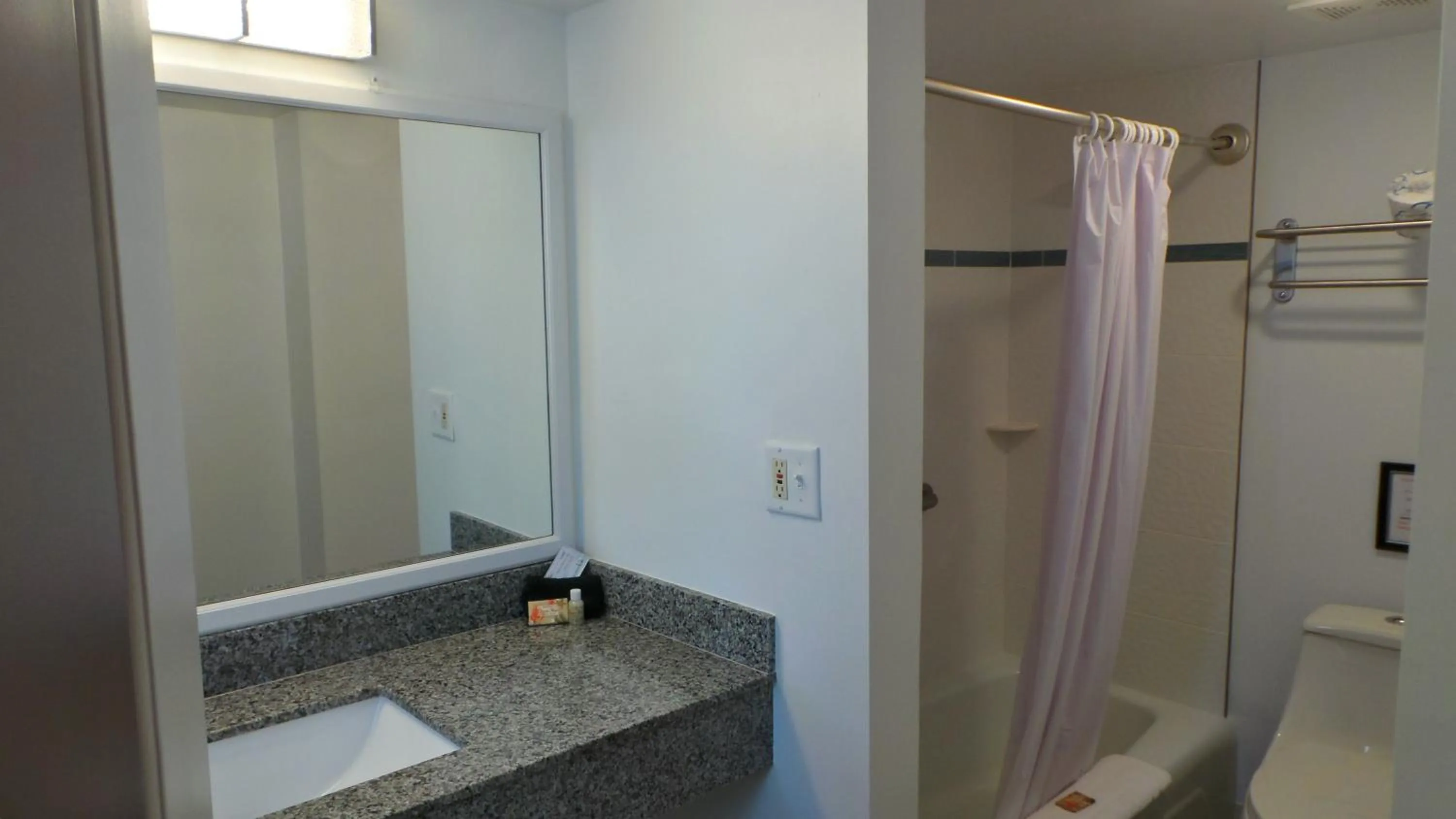 Bathroom in Island House Resort Hotel