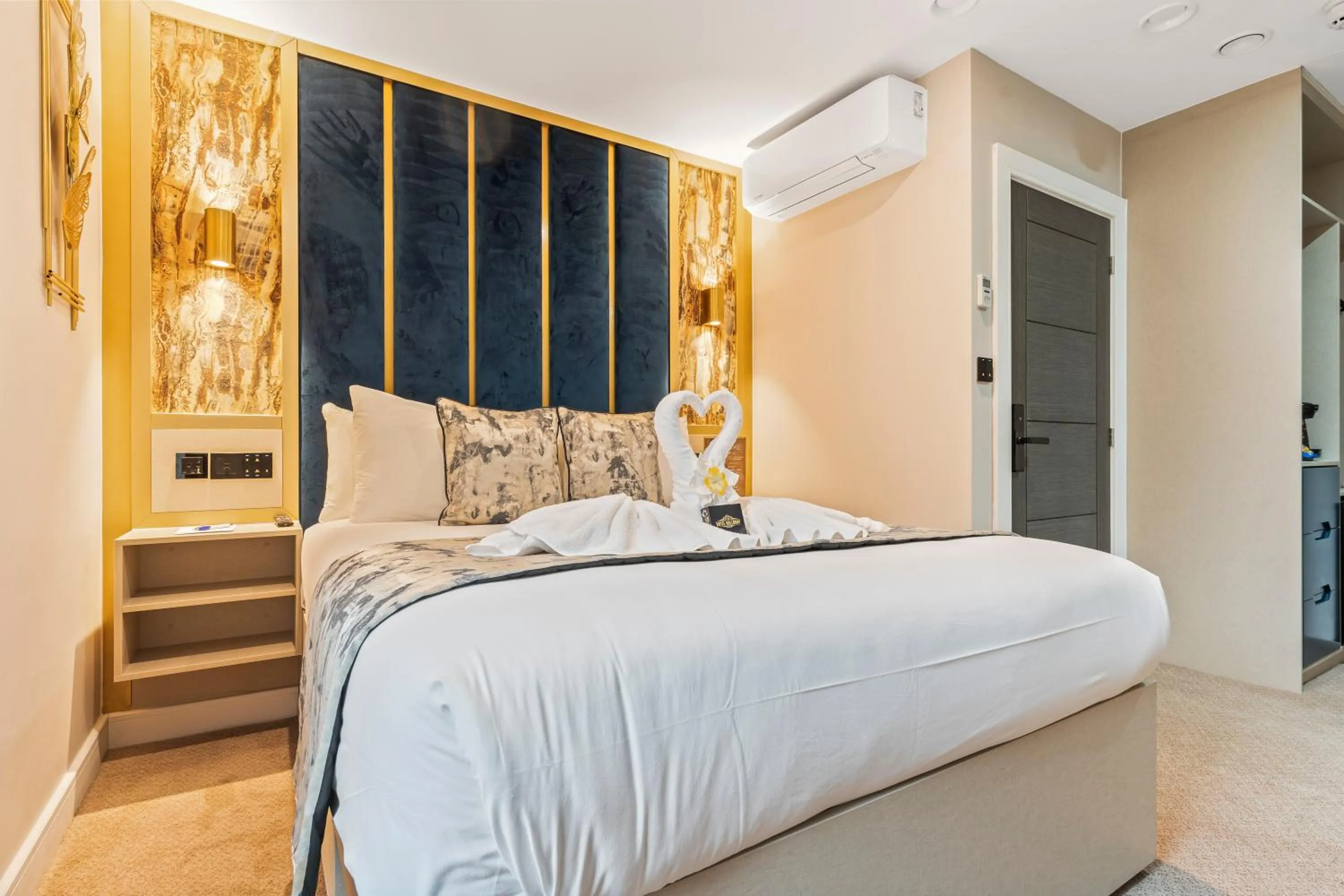 Bed in Hotel Holloway