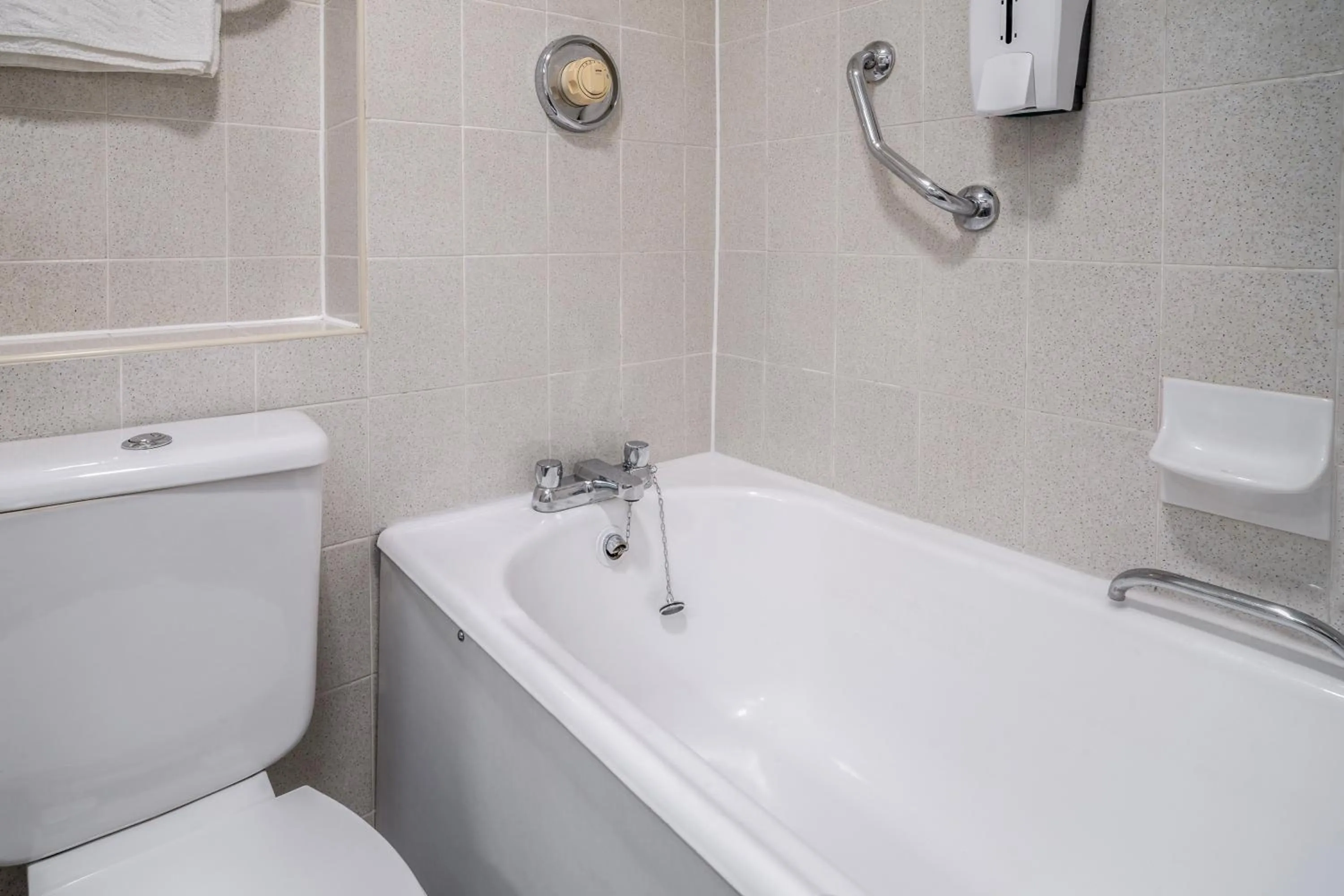 Bathroom in Airport Hotel Manchester