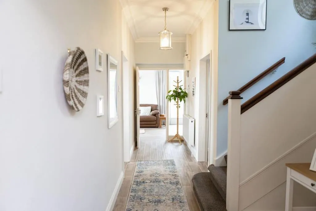 Luxury Waterfront House