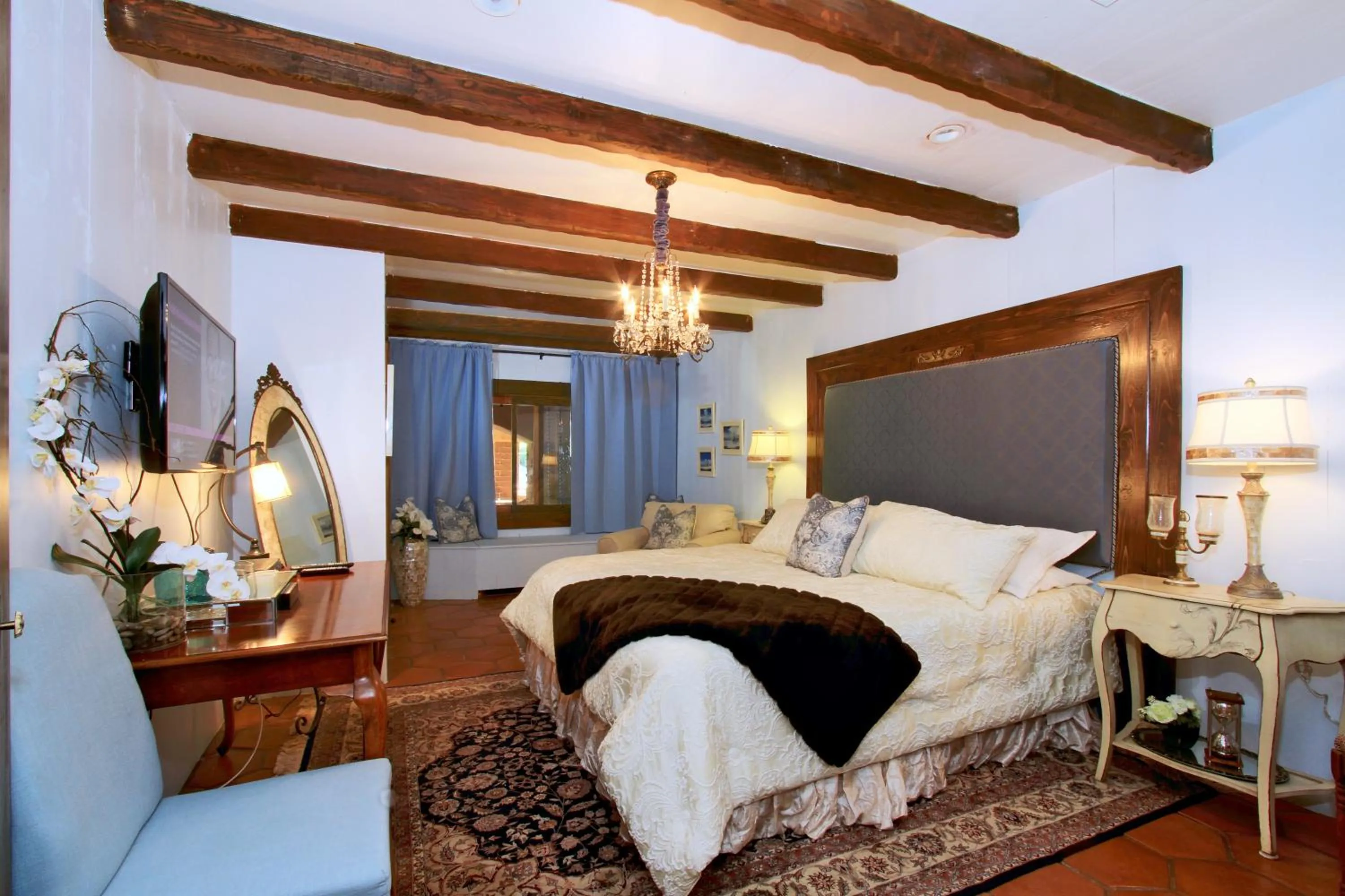 Shower, Bed in Vineyard Hacienda