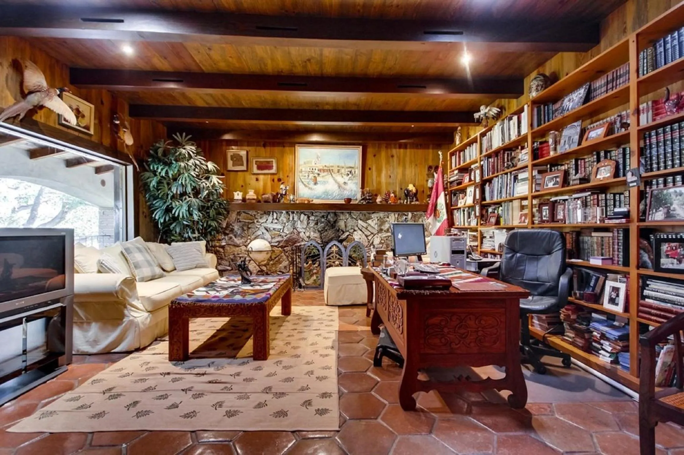 Library in Vineyard Hacienda