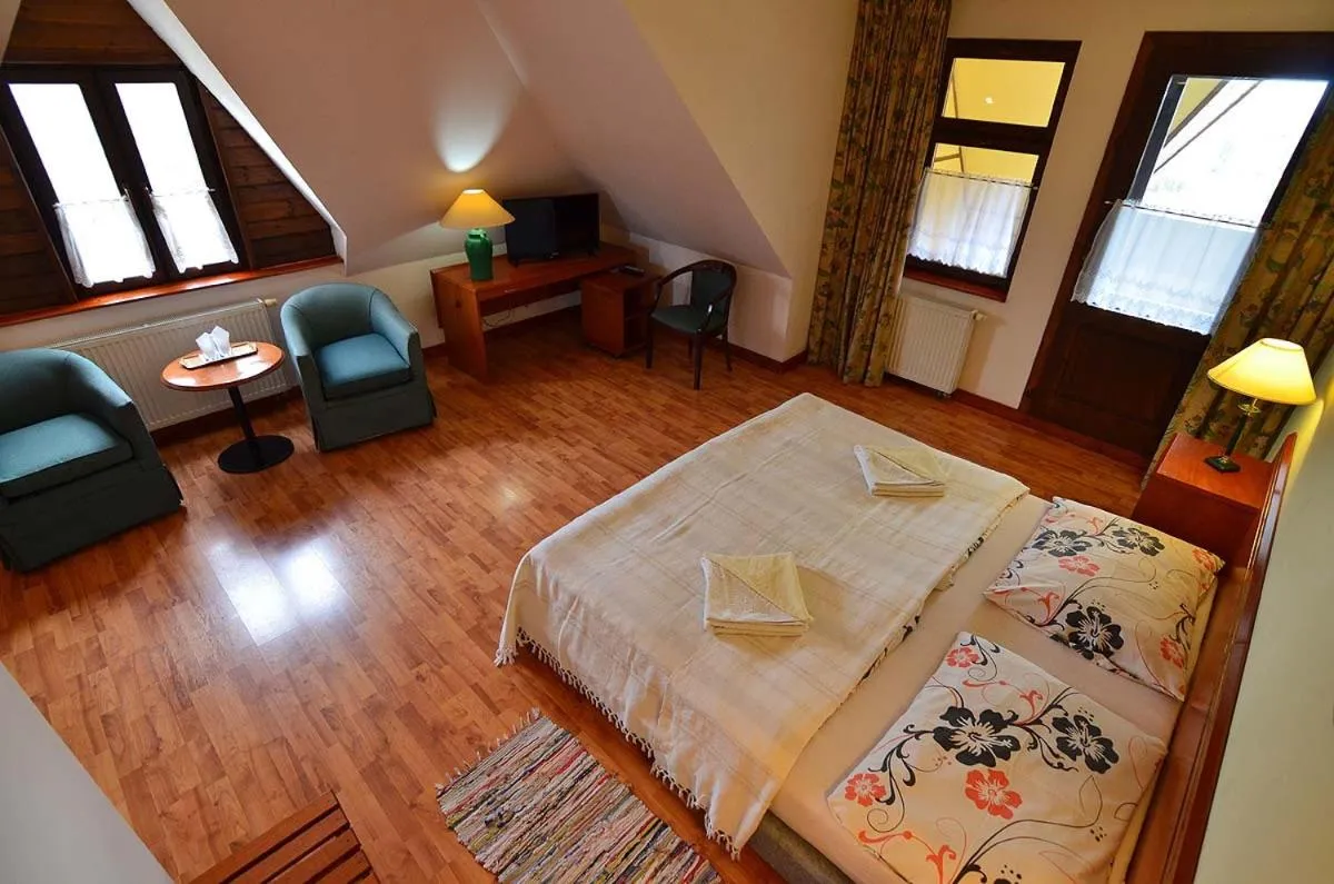 Bed in Hotel-EuroPenzión Salaš