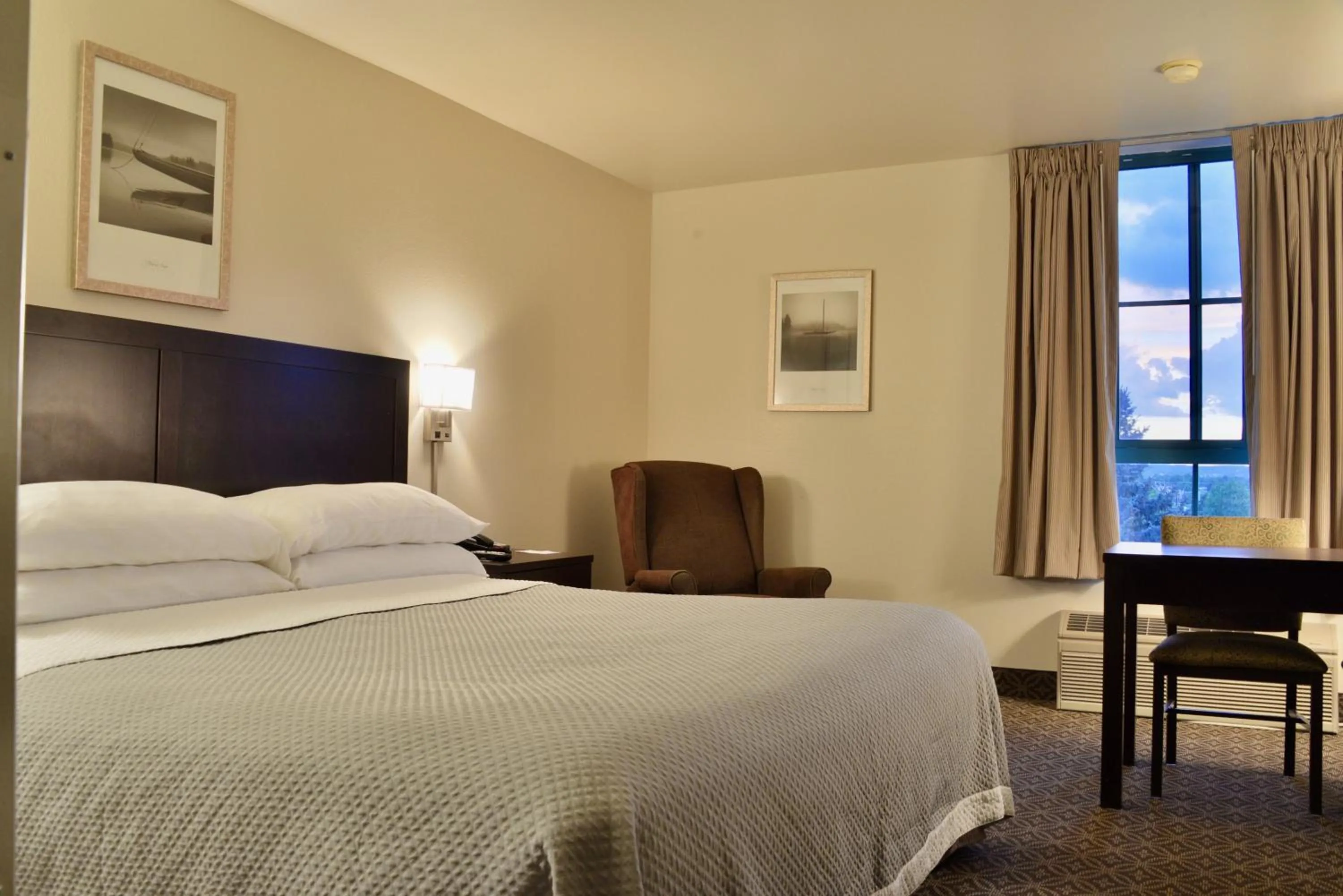 Bed in The Great Falls Inn By Riversage