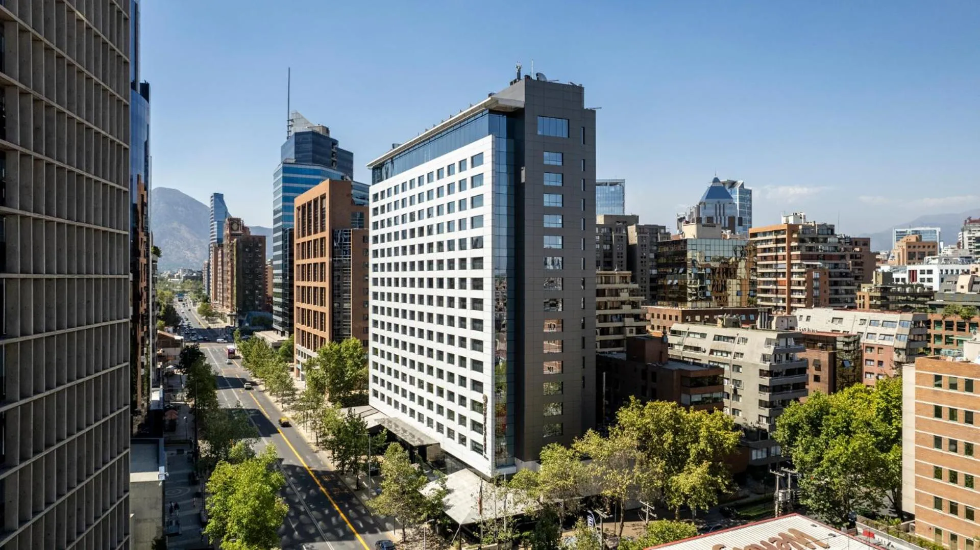 Property building in DoubleTree by Hilton Santiago - Vitacura