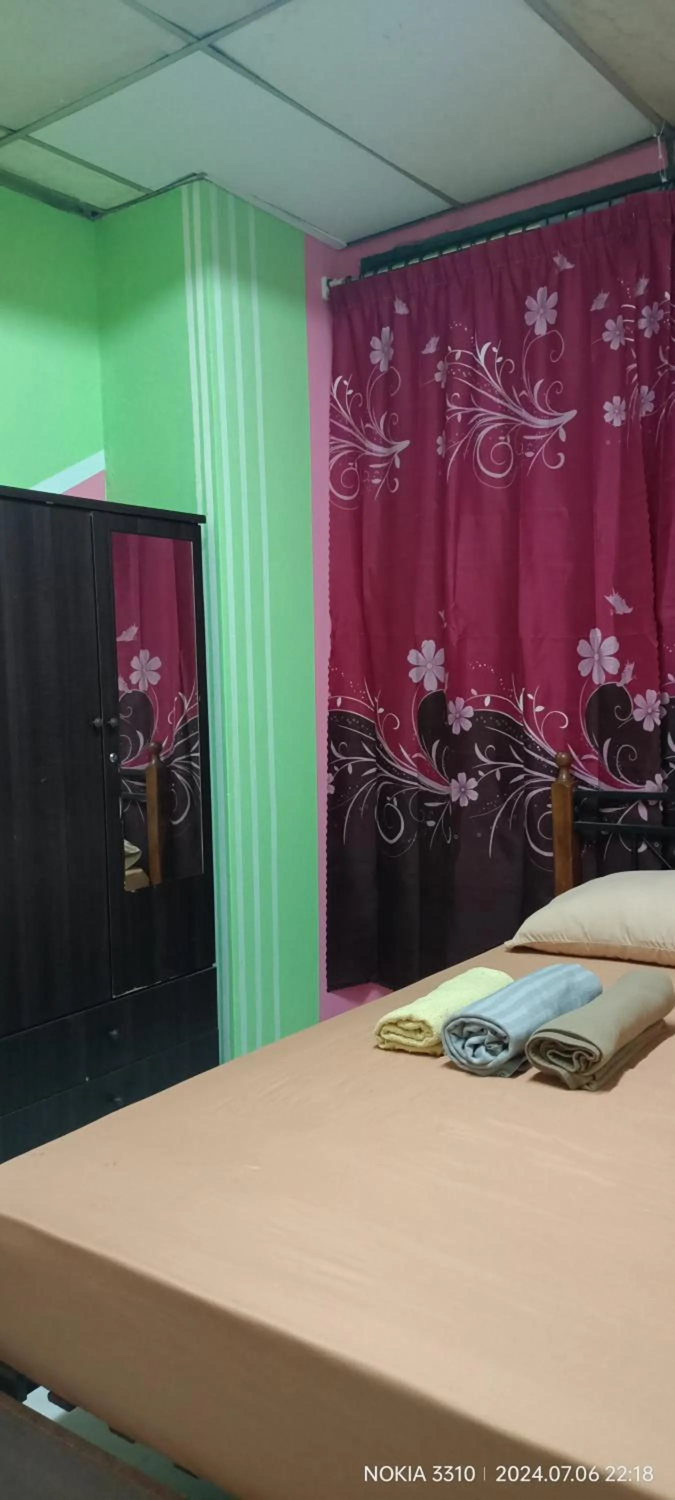 Bed in Oasis Guest House