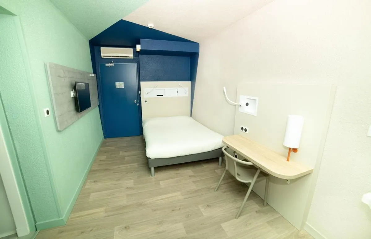 Bed in Accueil Hotel Besançon