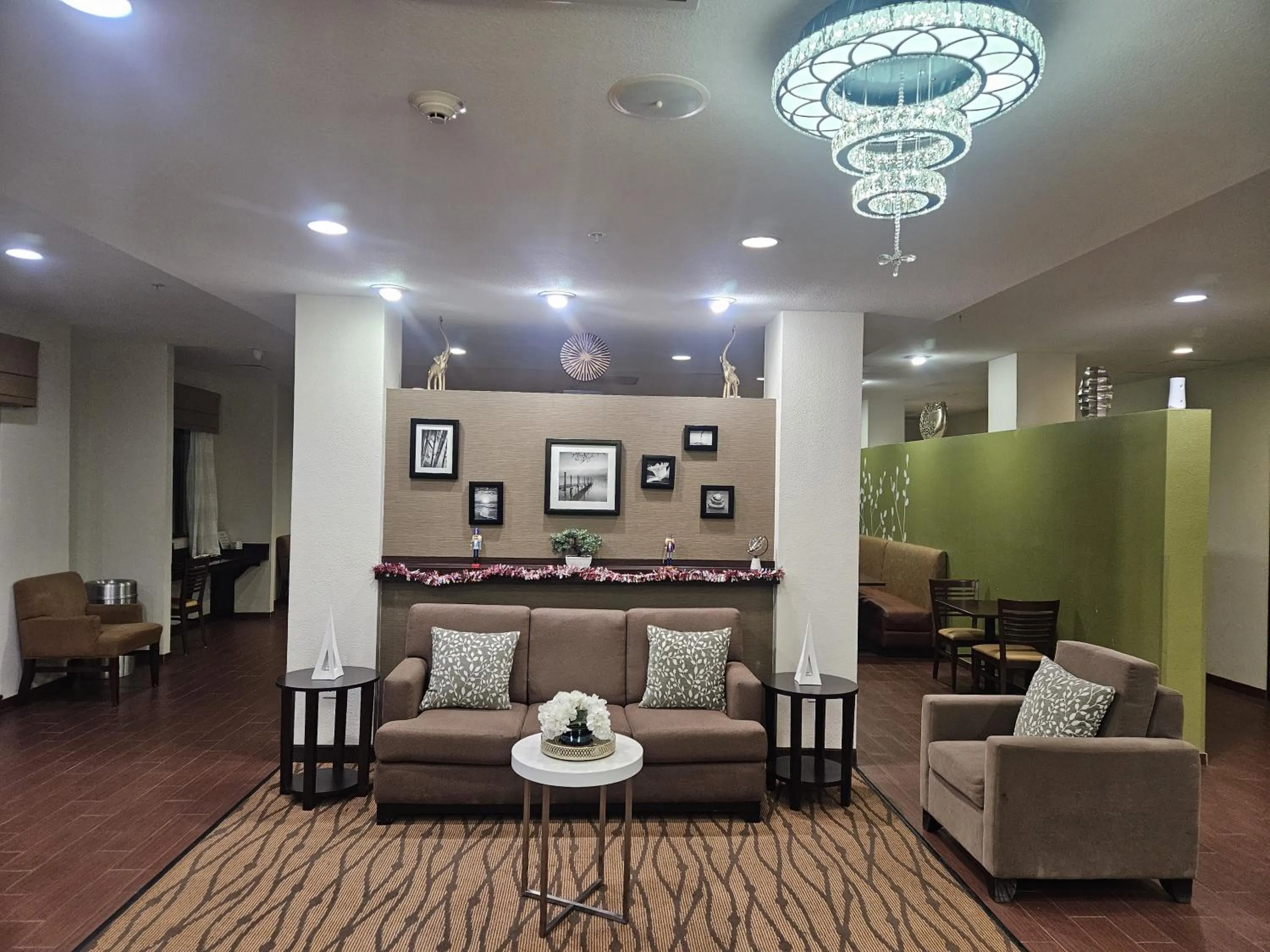 Seating area in Sleep Inn & Suites Jourdanton - Pleasanton