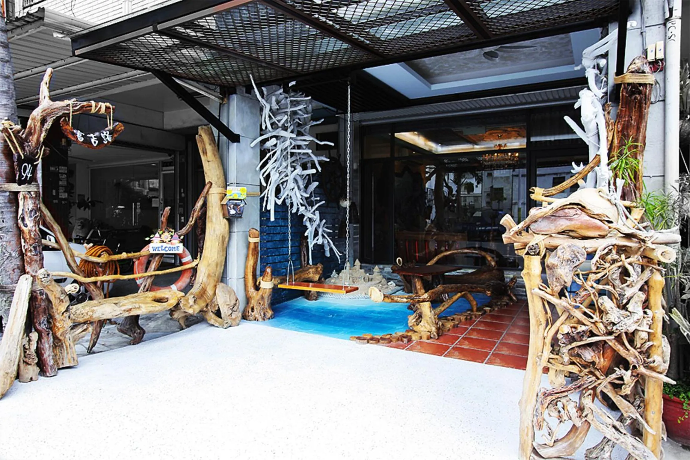 Facade/entrance in 3D Sunflower Embossed B&B