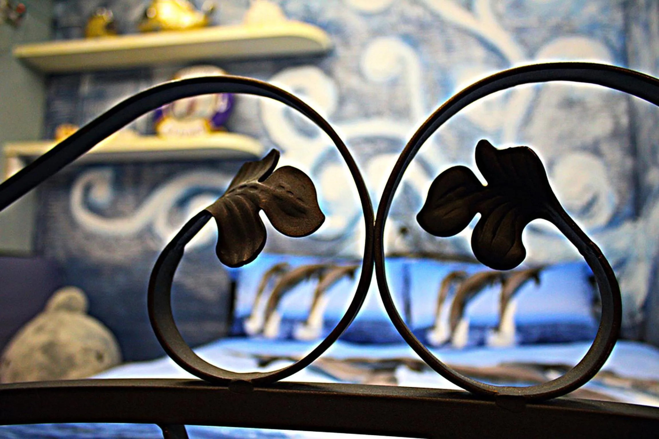 Decorative detail in 3D Sunflower Embossed B&B