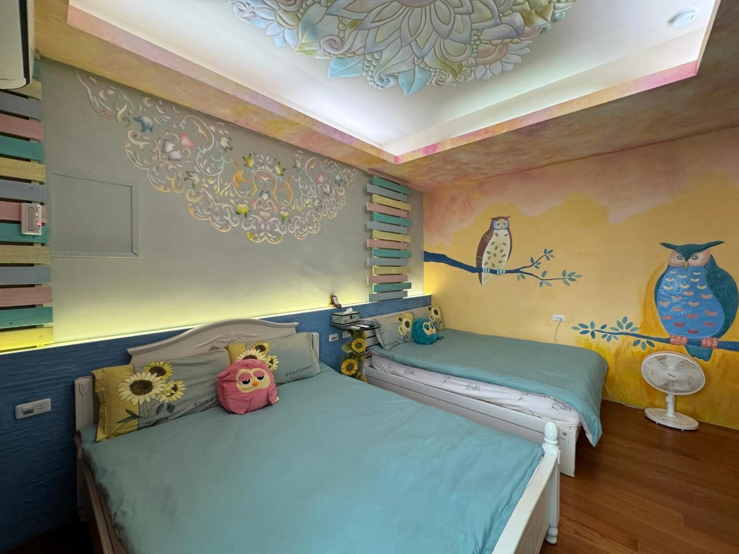 On site, Bed in 3D Sunflower Embossed B&B