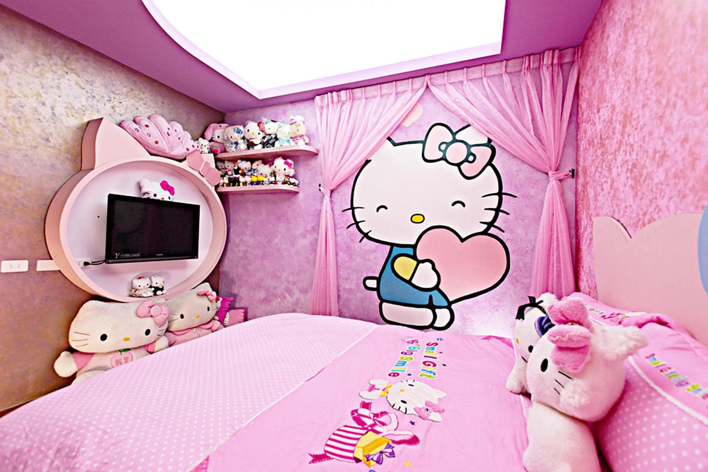 Photo of the whole room, Bed in 3D Sunflower Embossed B&B